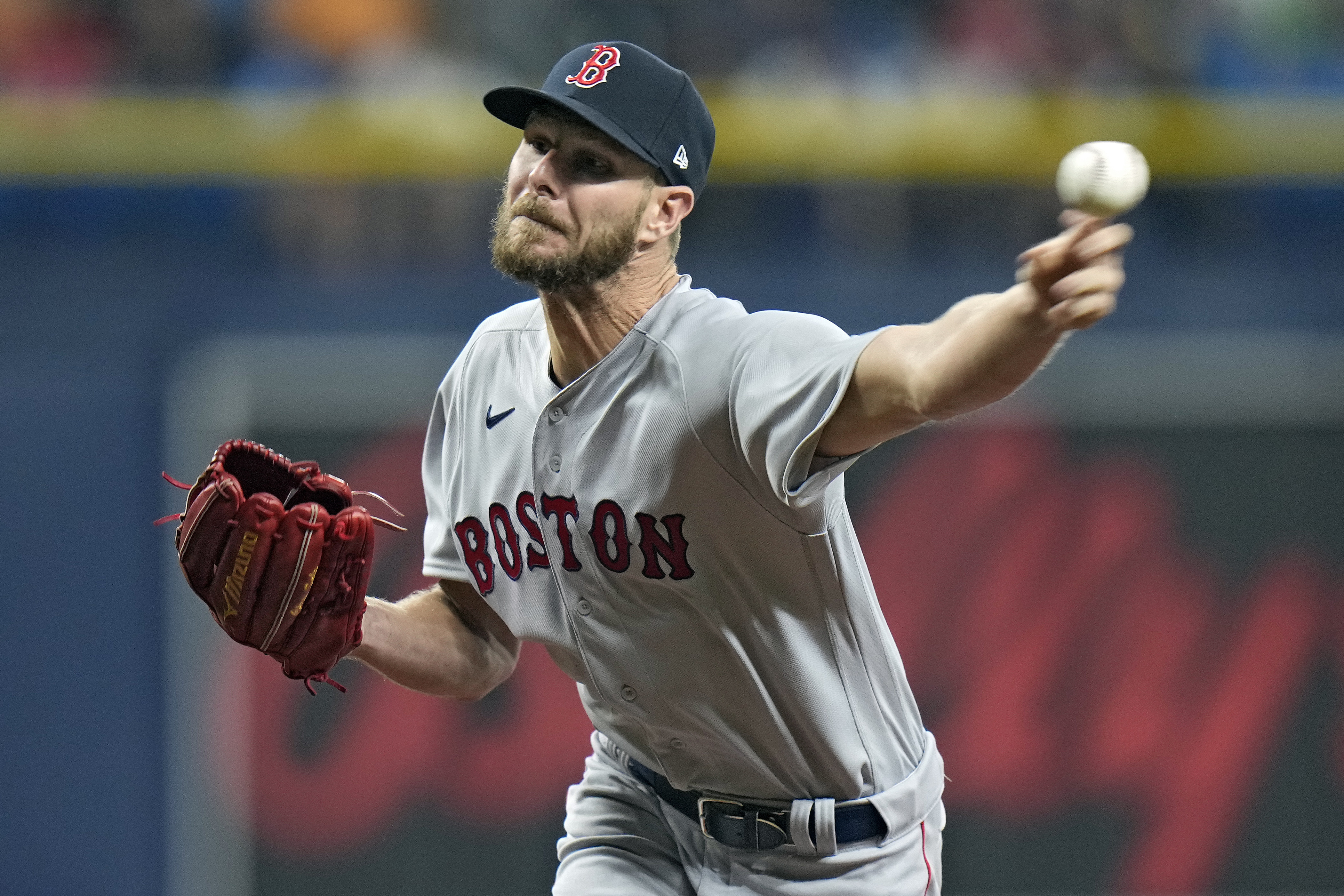 Red Sox's Zack Kelly fights back tears leaving game with elbow pain