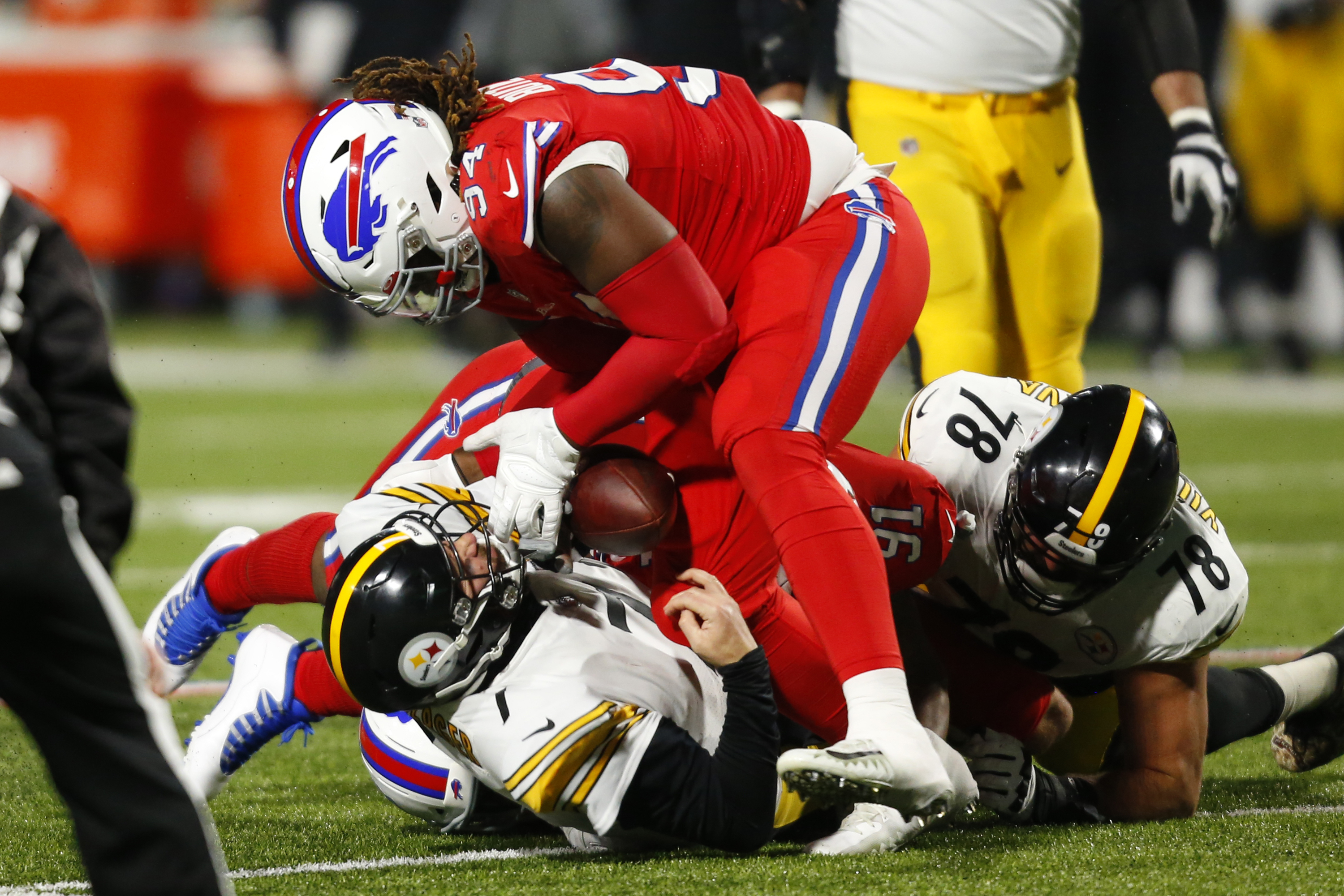 Diggs leads Bills to 26-15 win over Steelers, Buffalo improves to 10-3