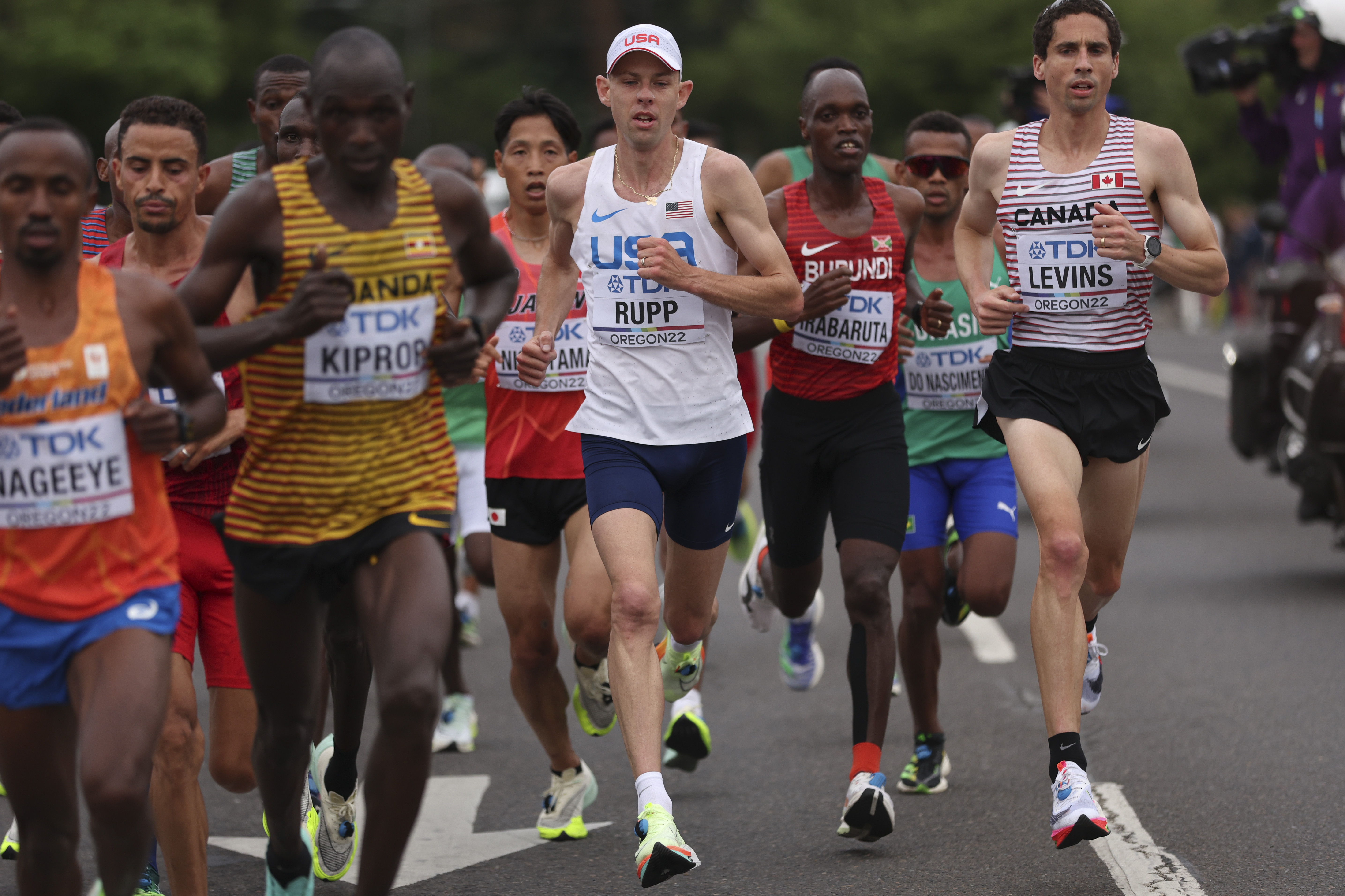 Tamirat Tola Leads Ethiopian 1-2, as Cam Levins Smashes Canadian Record at World  Championships Marathon 