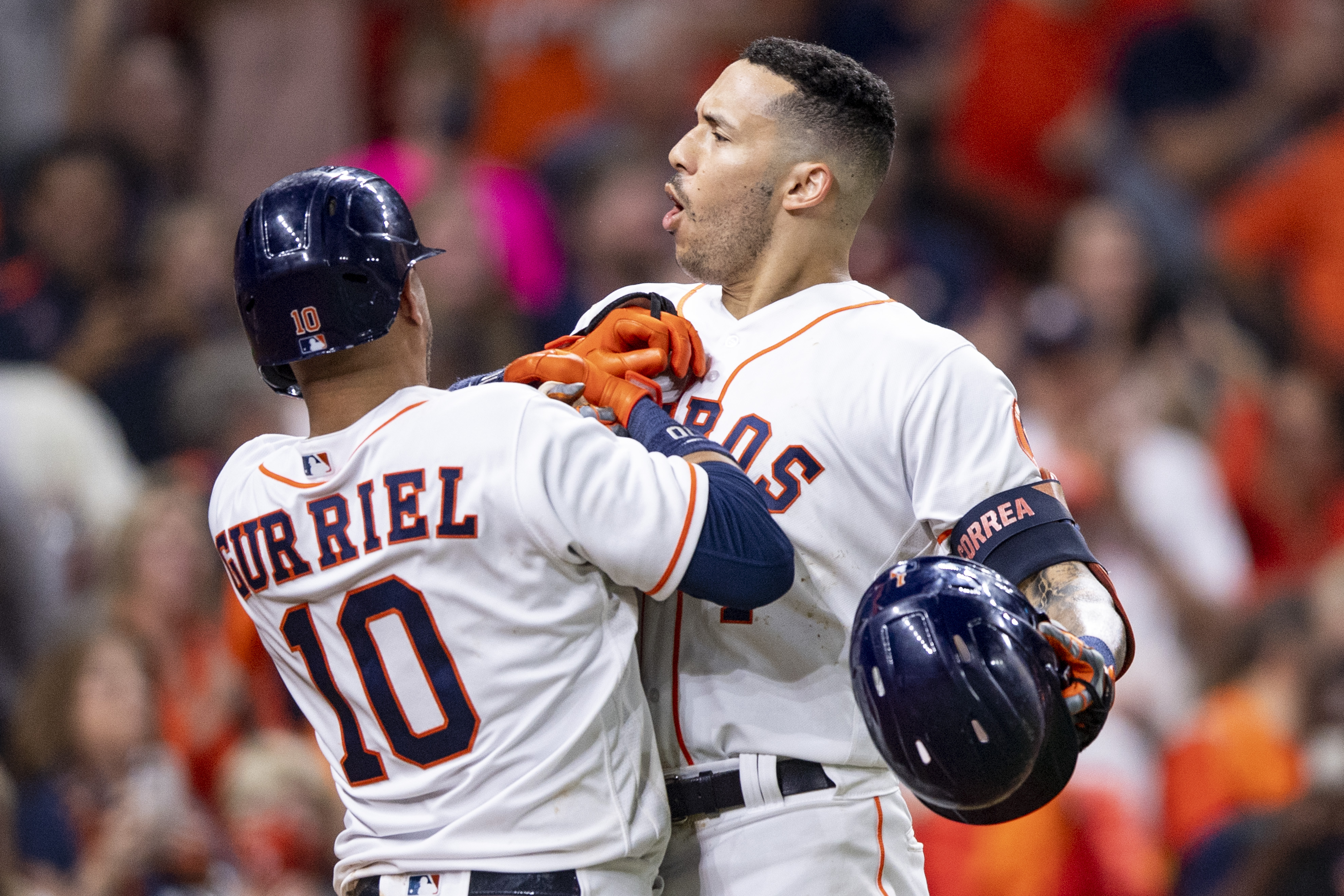 Carlos Correa played with Yuli Gurriel's hair in the dugout after Gurriel's  double, and it was precious