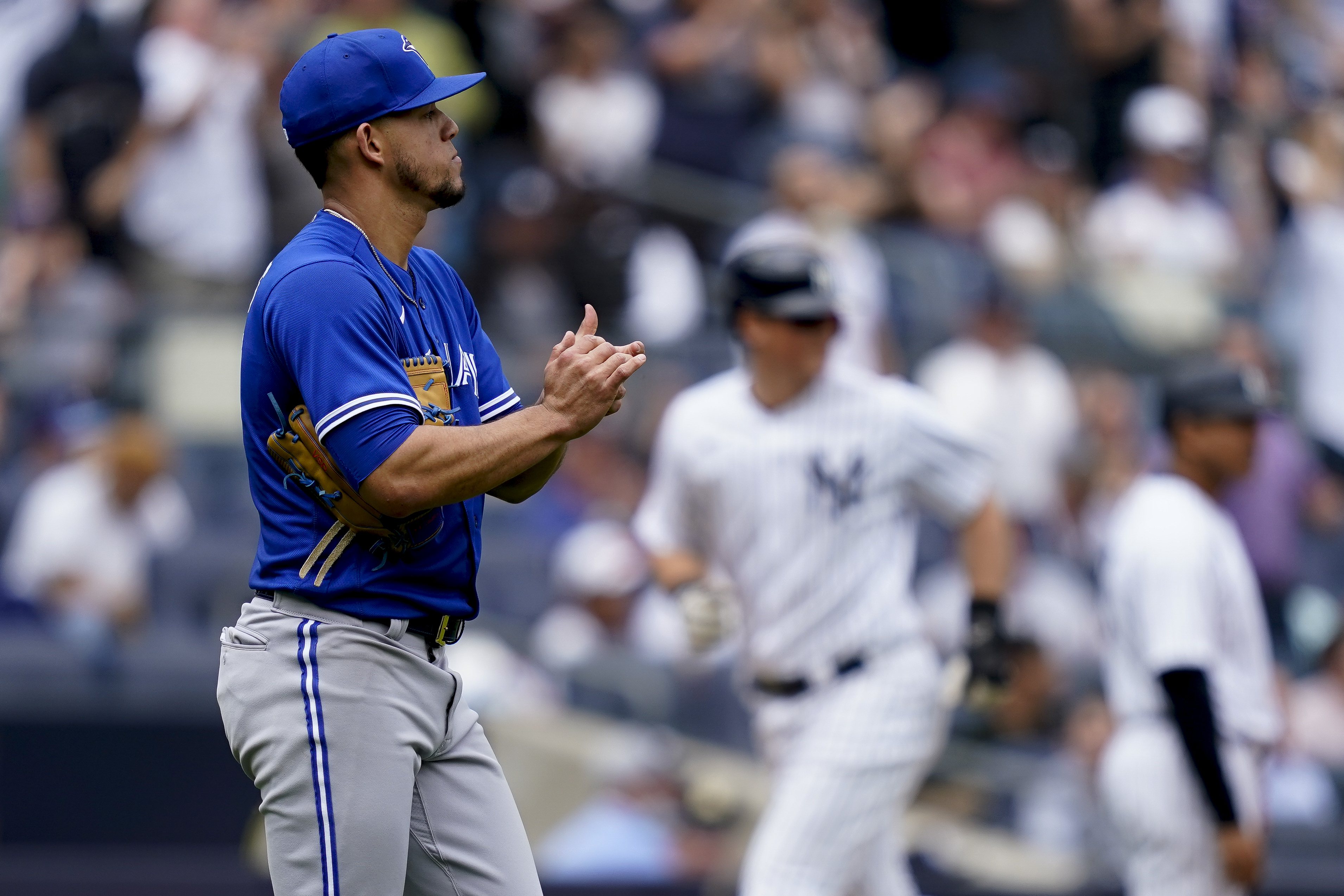 Gleyber day: Torres' 5 RBIs lead surging Yanks over Jays 5-3