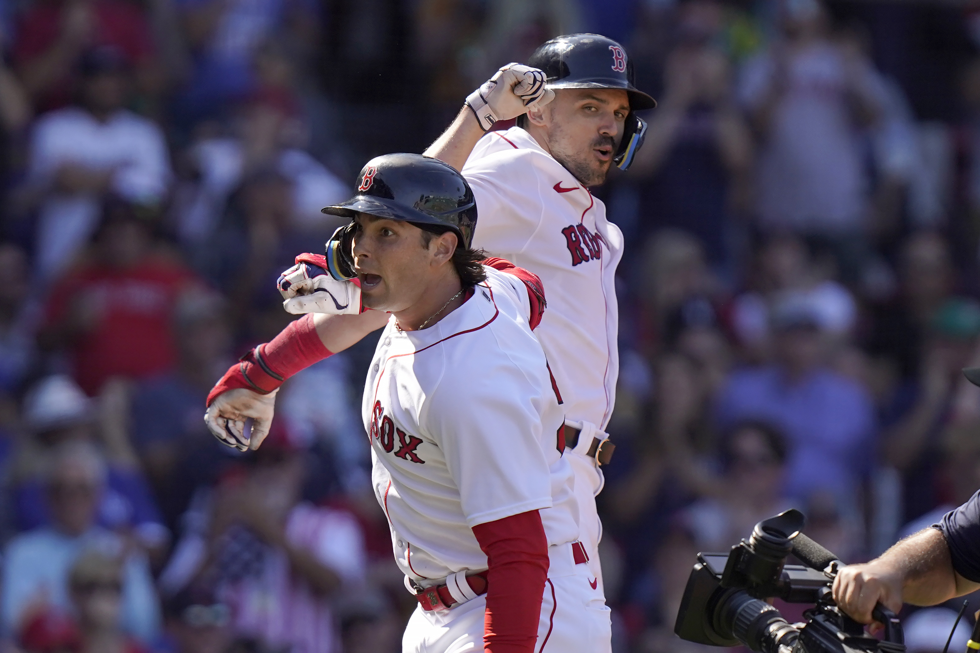 Mookie Betts caps Boston return with another homer as Dodgers beat Red Sox  7-4 - CBS Boston