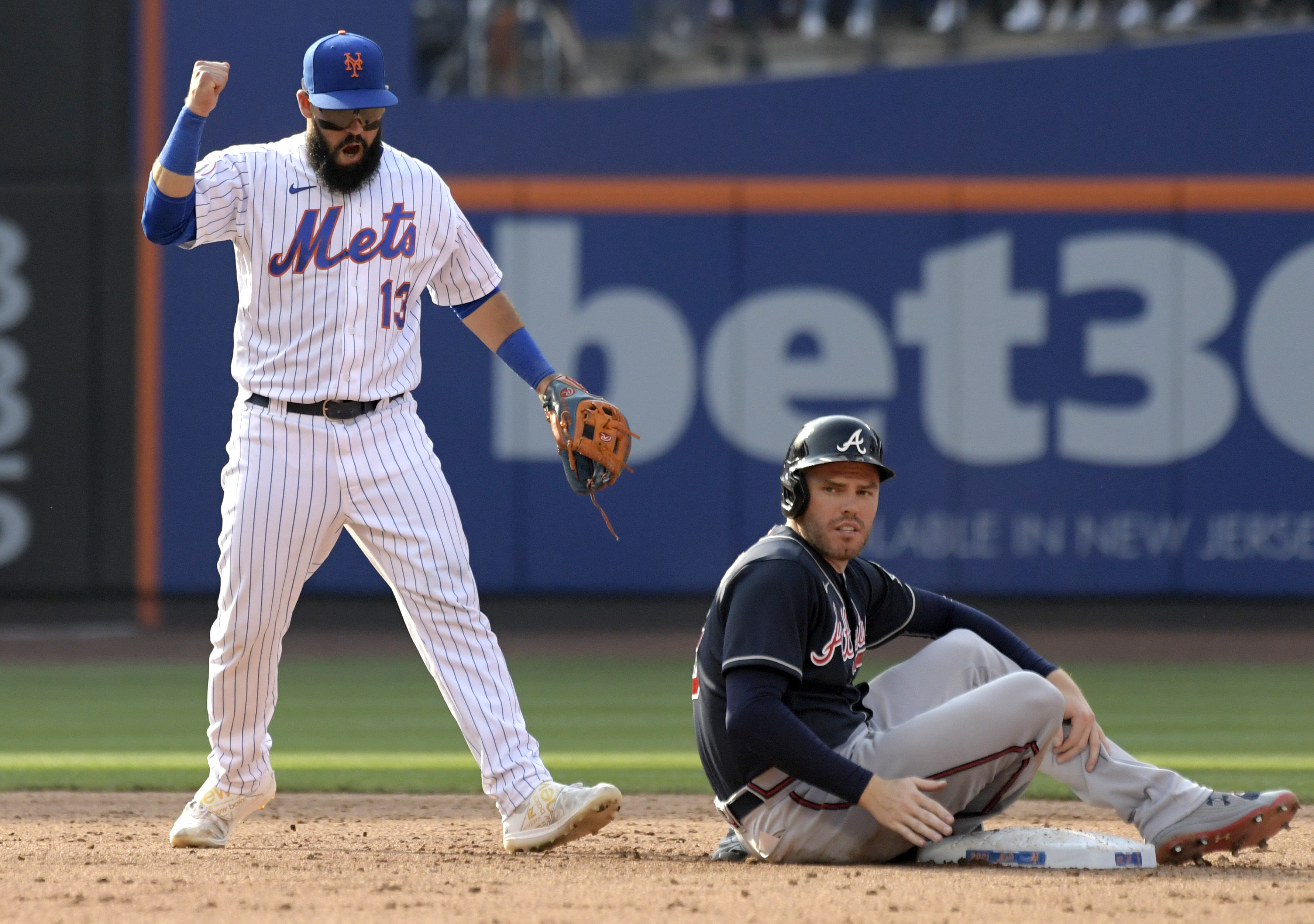 Orlando Arcia, Stephen Vogt start for Braves in Game 1 against