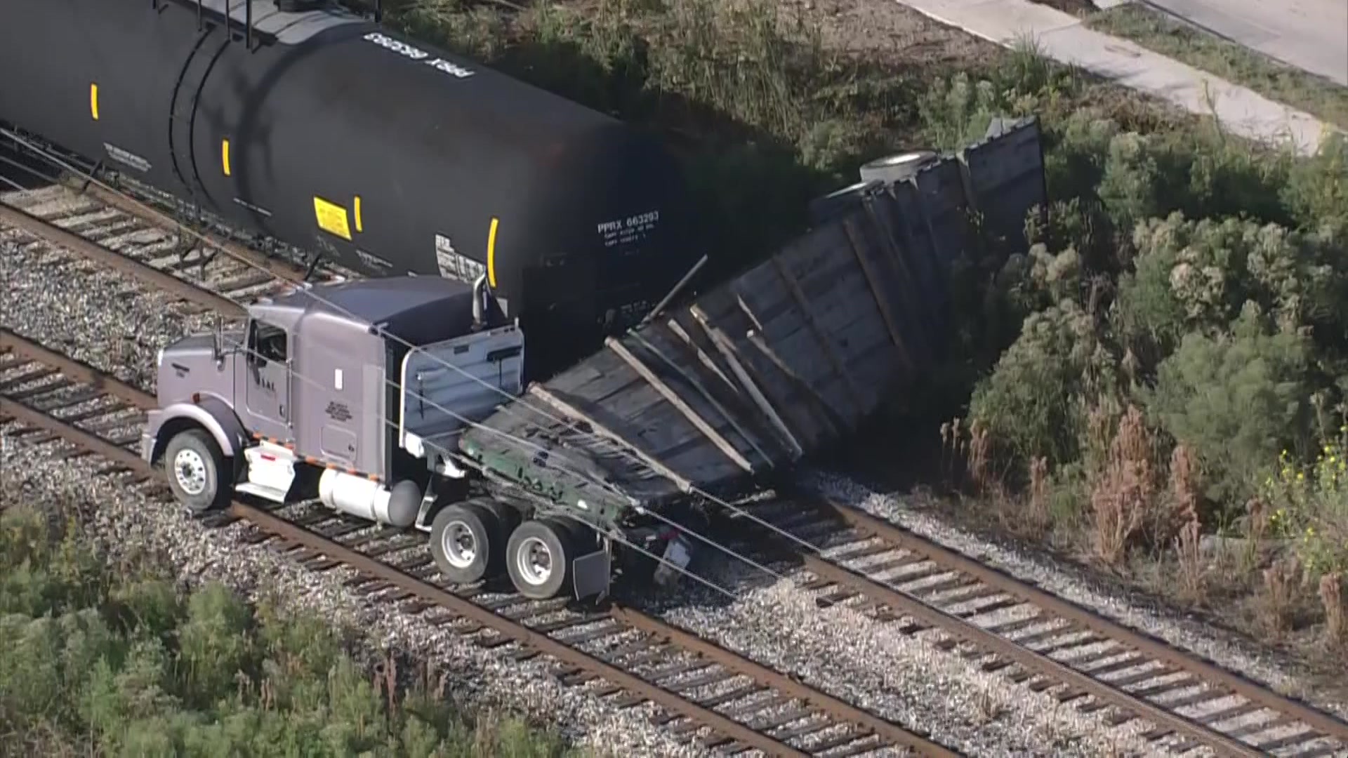 Houston Zoo Train Crash Train Collides With 18 Wheeler In Saginaw