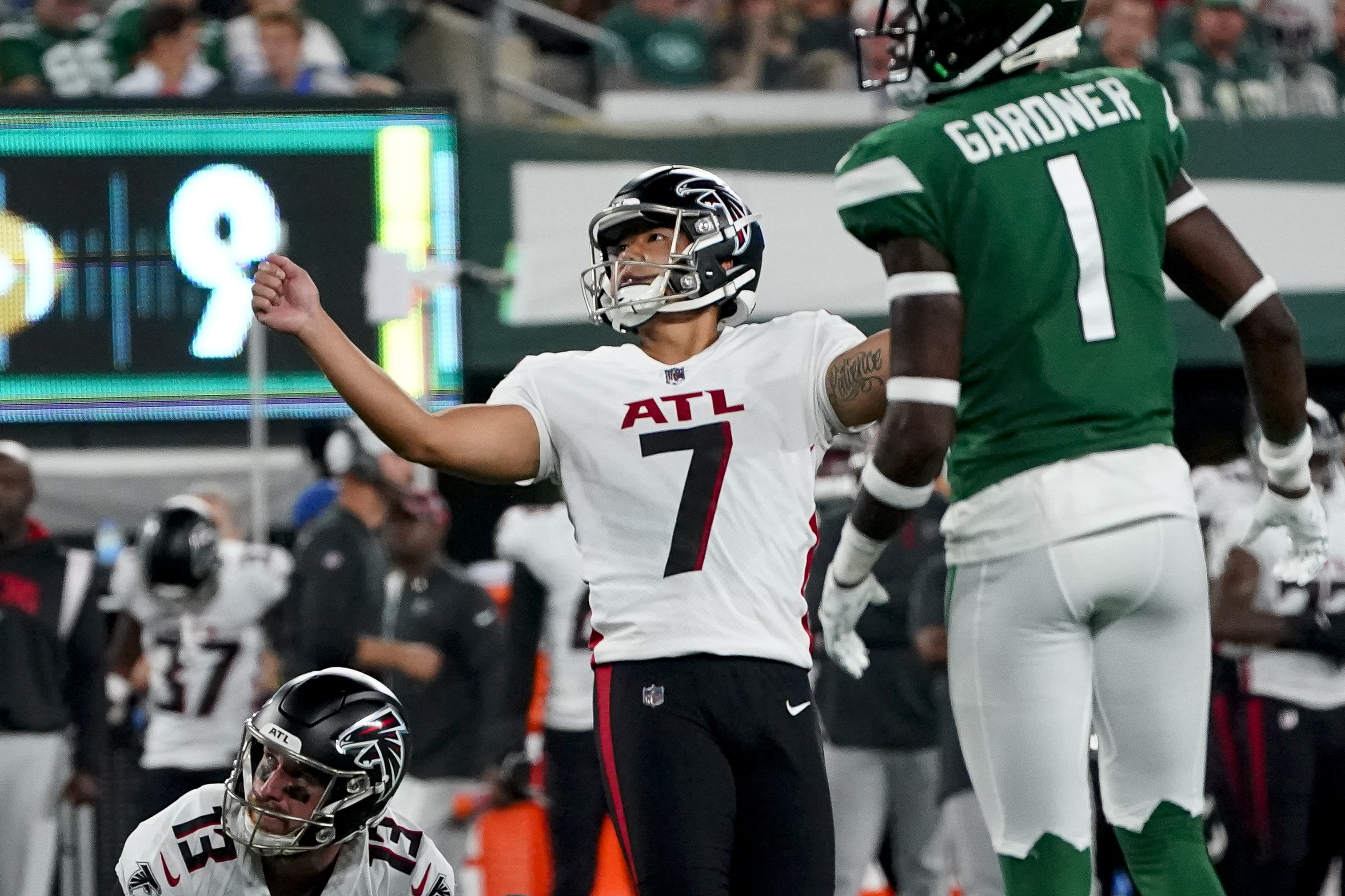 Jets take down Falcons but Mariota, Ridder impress