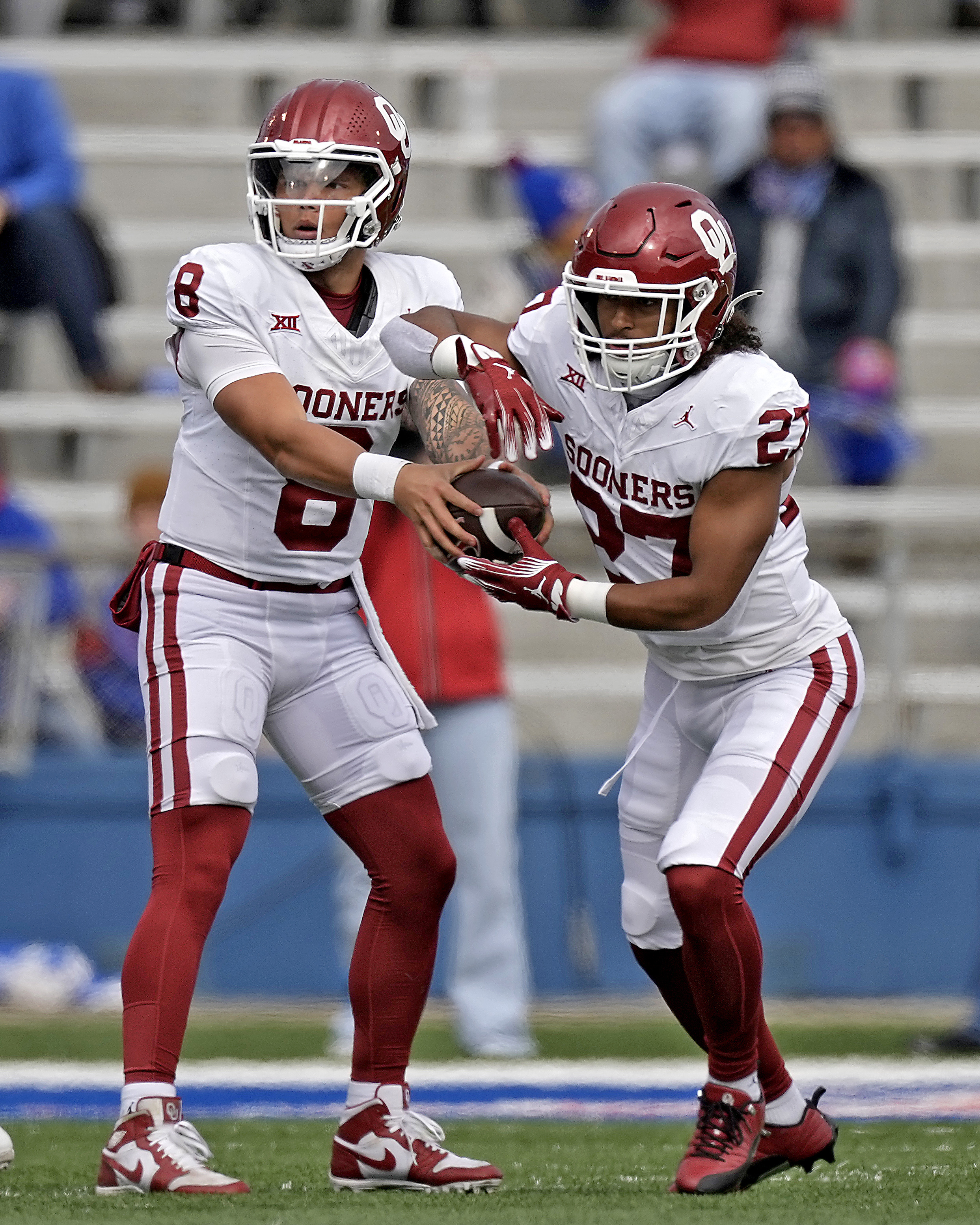 Neal scores go-ahead TD with 55 seconds left, KU holds on to beat No. 6  Oklahoma 38-33 – WKRG News 5