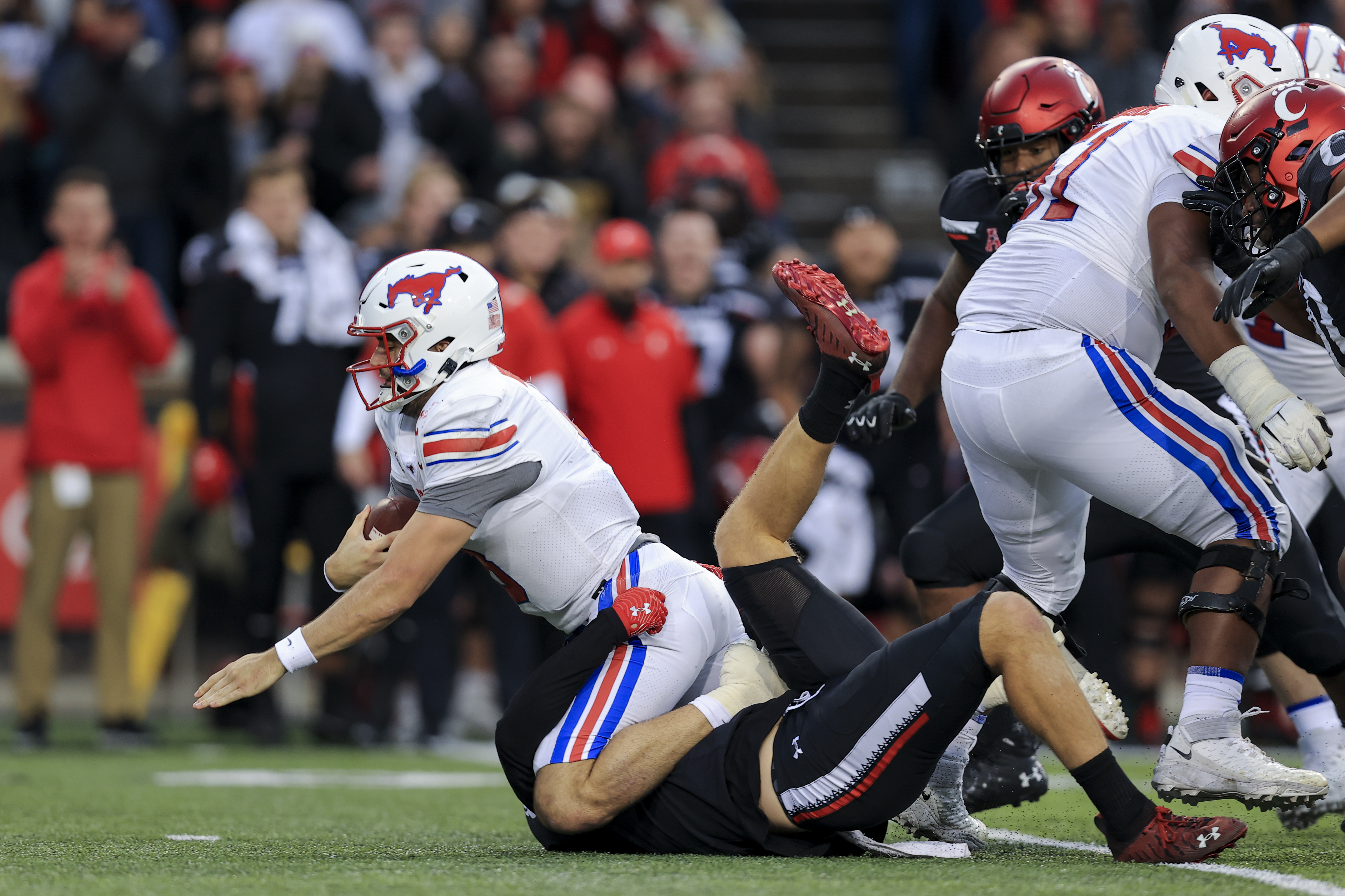 Ridder runs, passes No. 19 Cincinnati past No. 16 SMU, 42-13