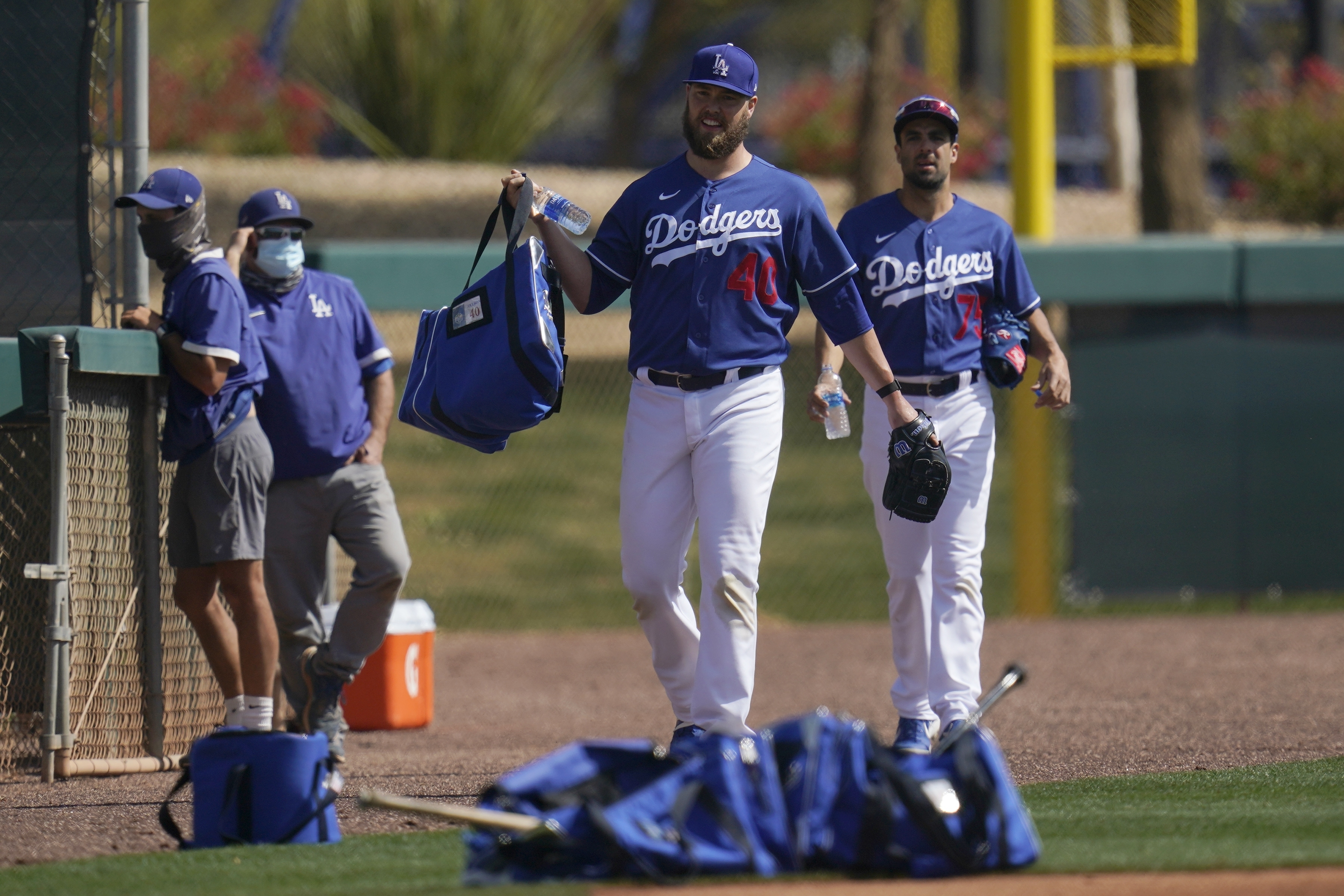 Travis Shaw returns to Brewers with minor-league deal