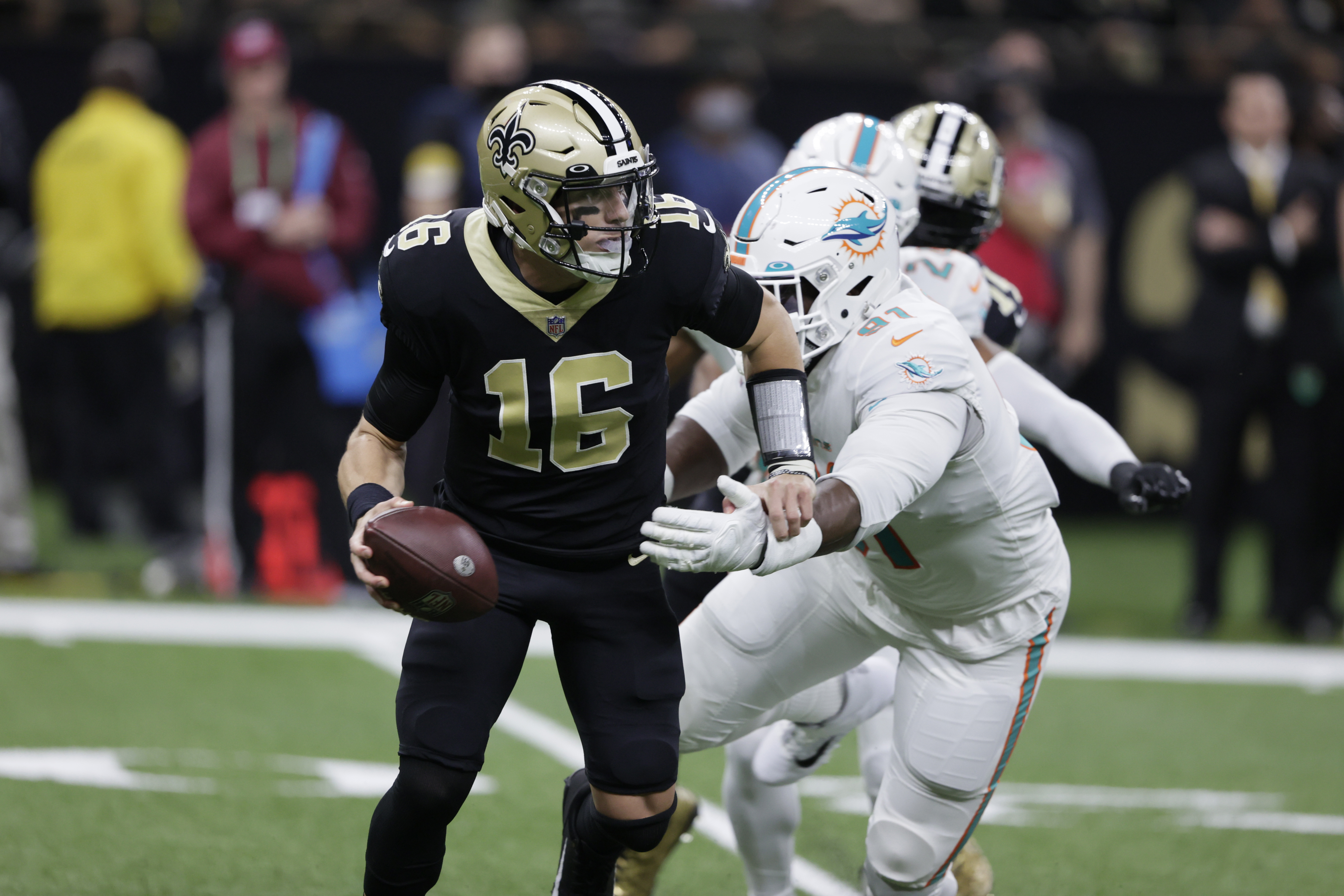 NFL: Dolphins beat Saints to win seventh straight - Los Angeles Times