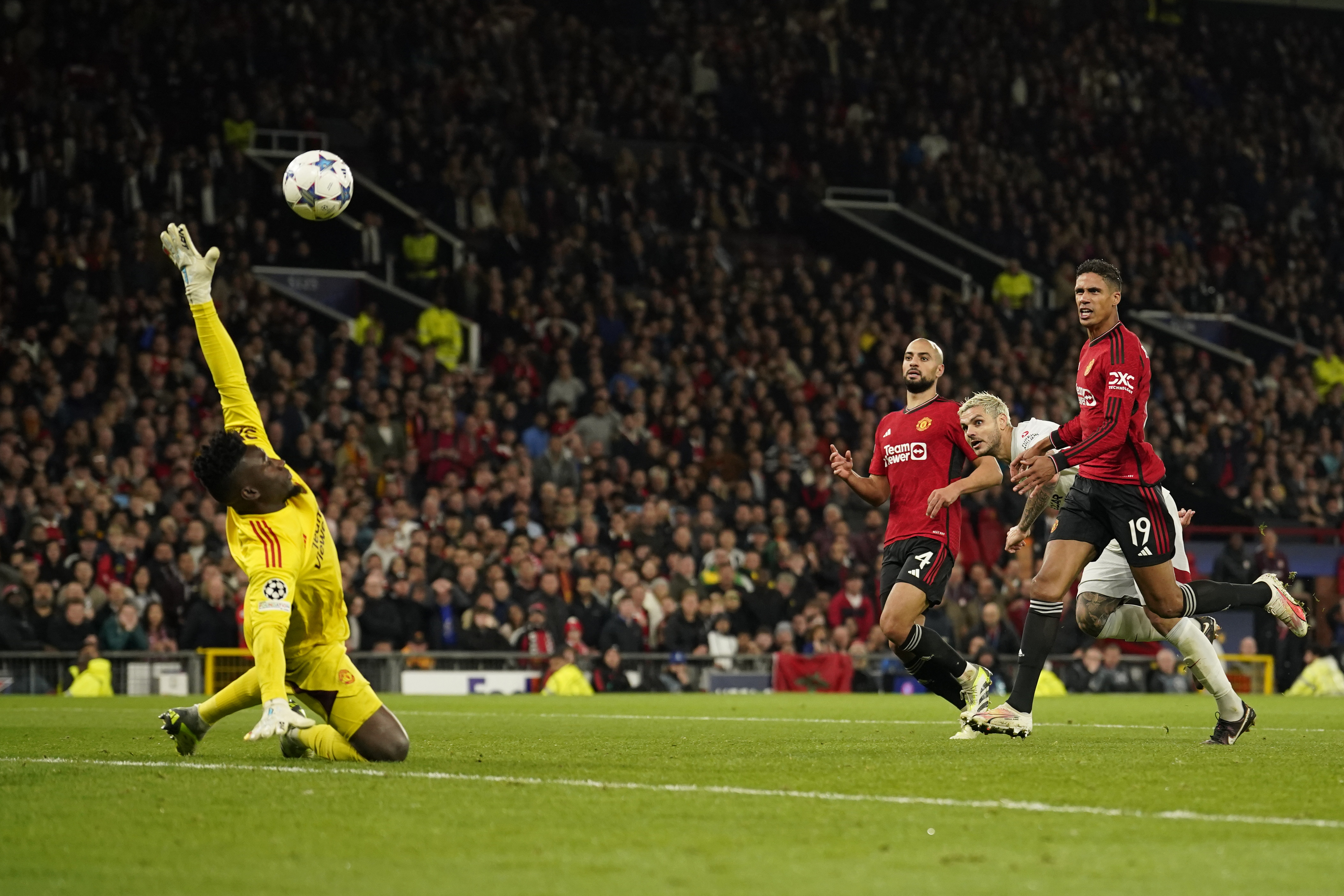 Man United stunned by Galatasaray as Ten Hag&rsquo;s team loses 3-2 in 