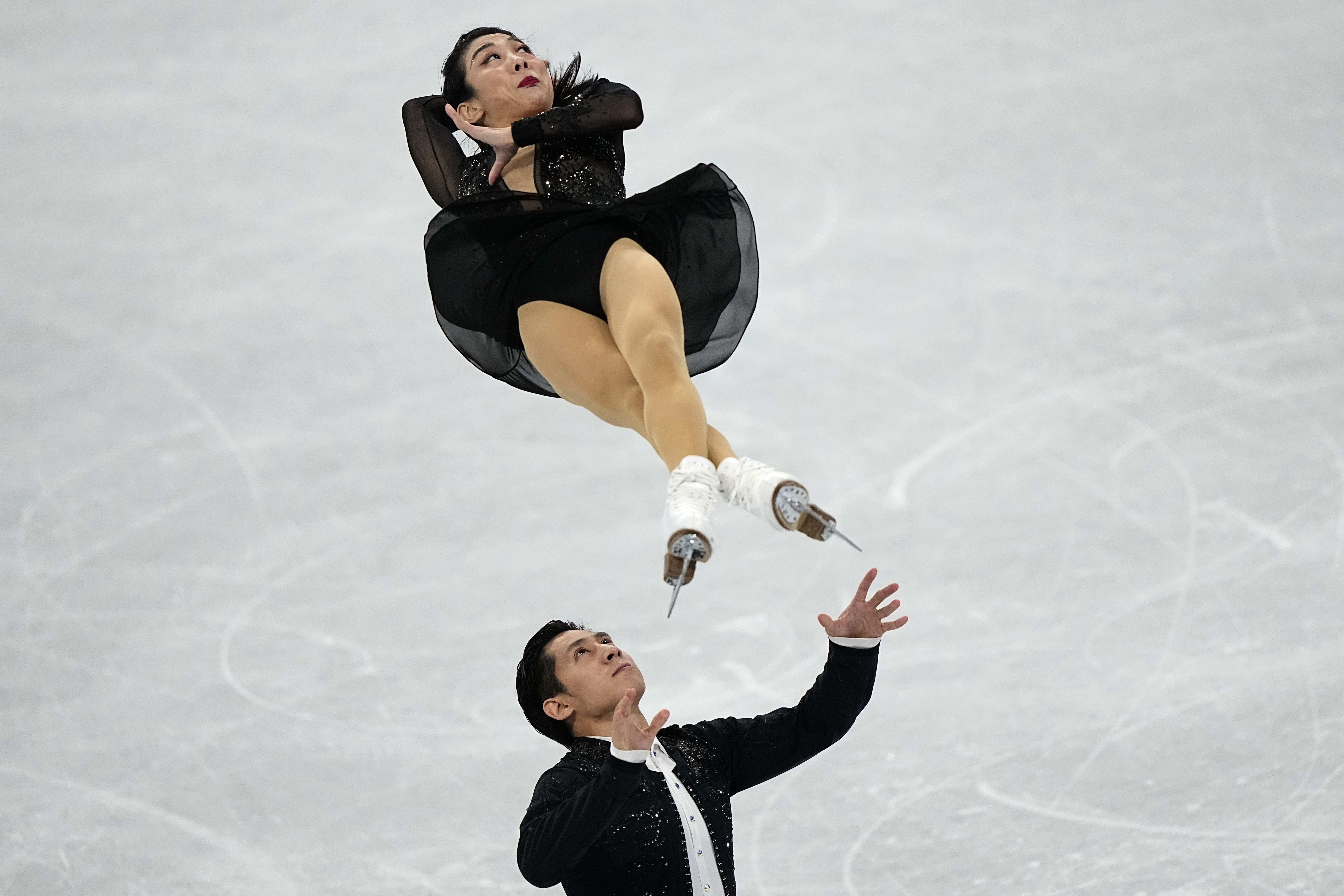 Olympics Live China pair breaks figure skating world record