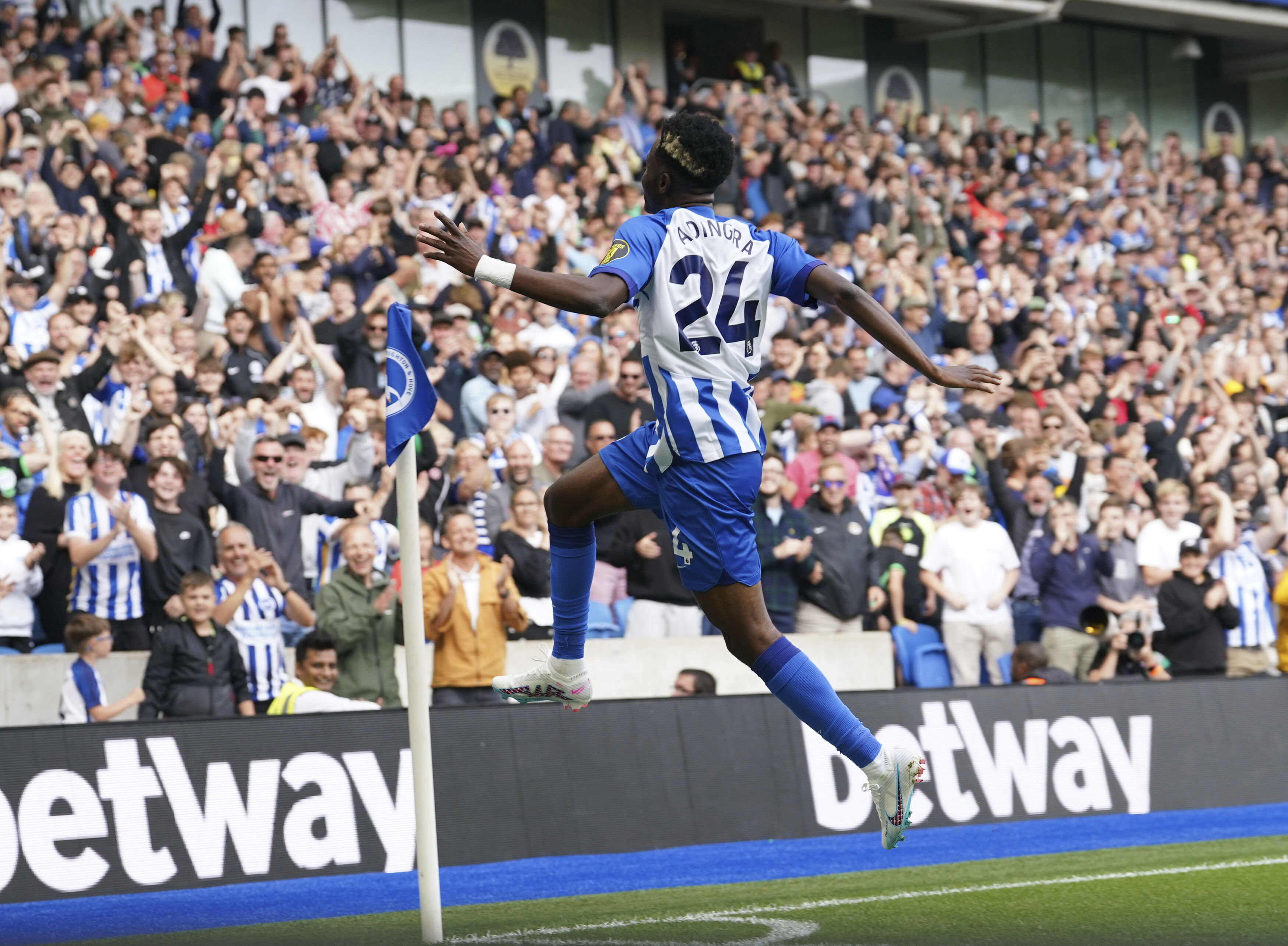 Saka sparkles as Arsenal opens EPL season with win. Newcastle sends  statement by dismantling Villa