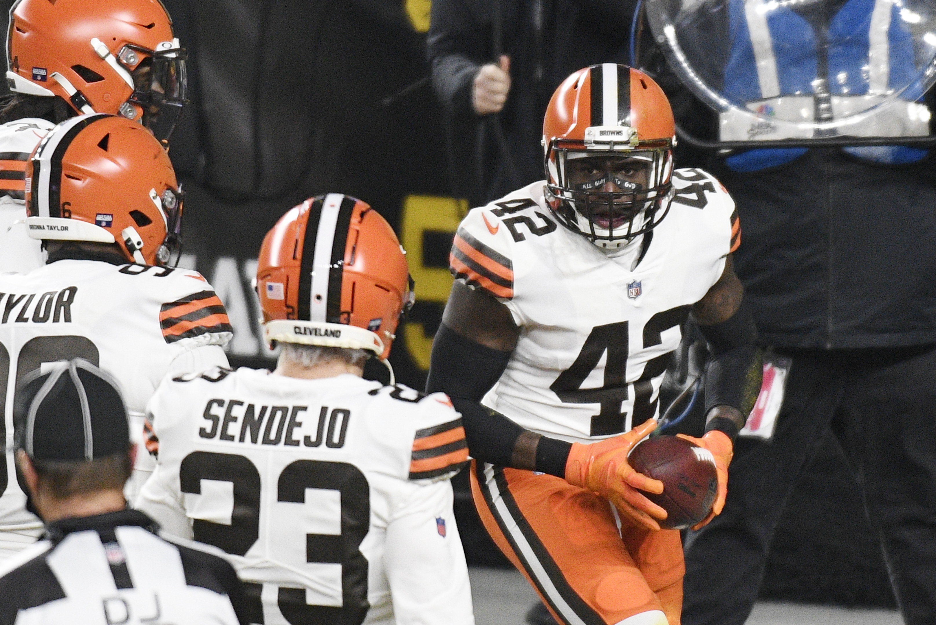 Browns win first playoff game since 1995 with 48-37 triumph over Steelers –  Orange County Register