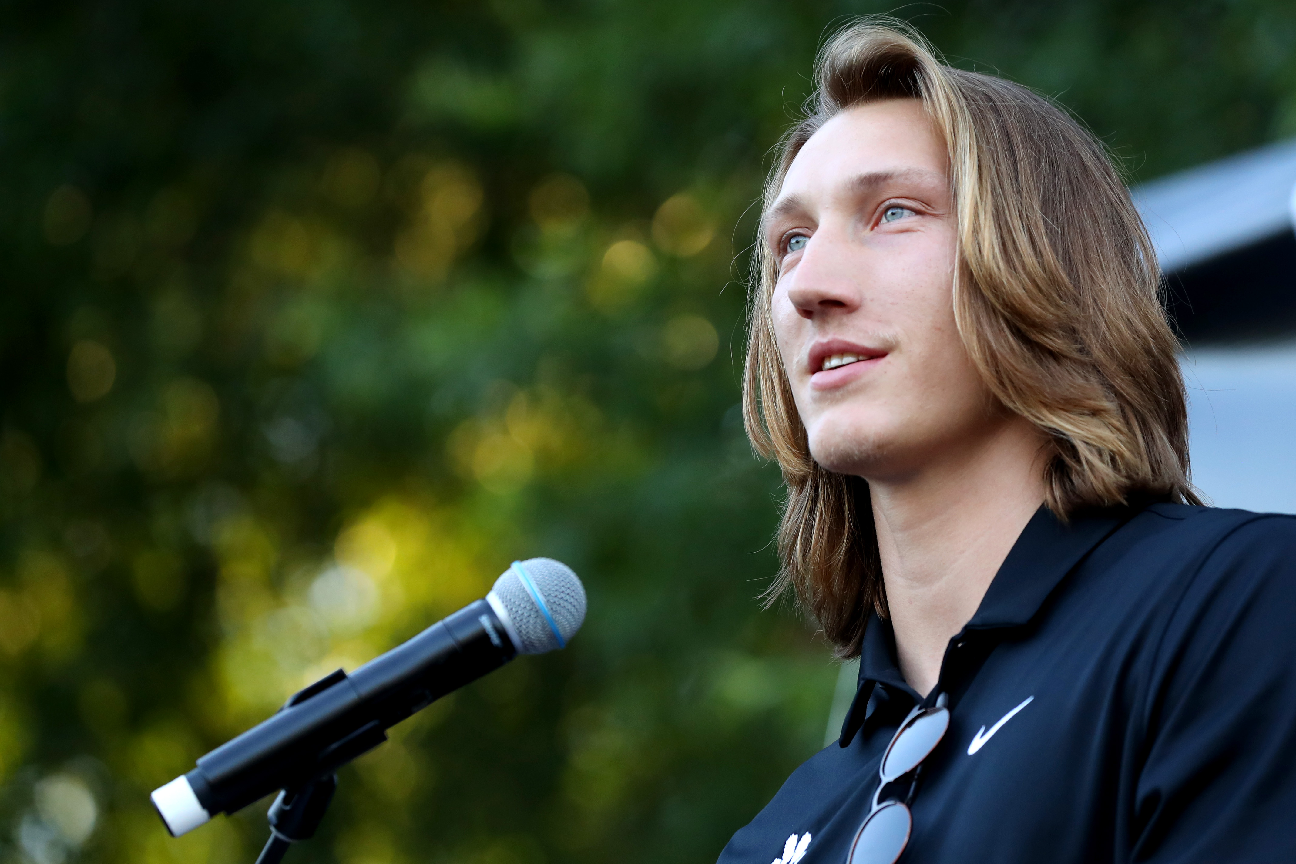 Breaking News: Trevor Lawrence changes shampoo