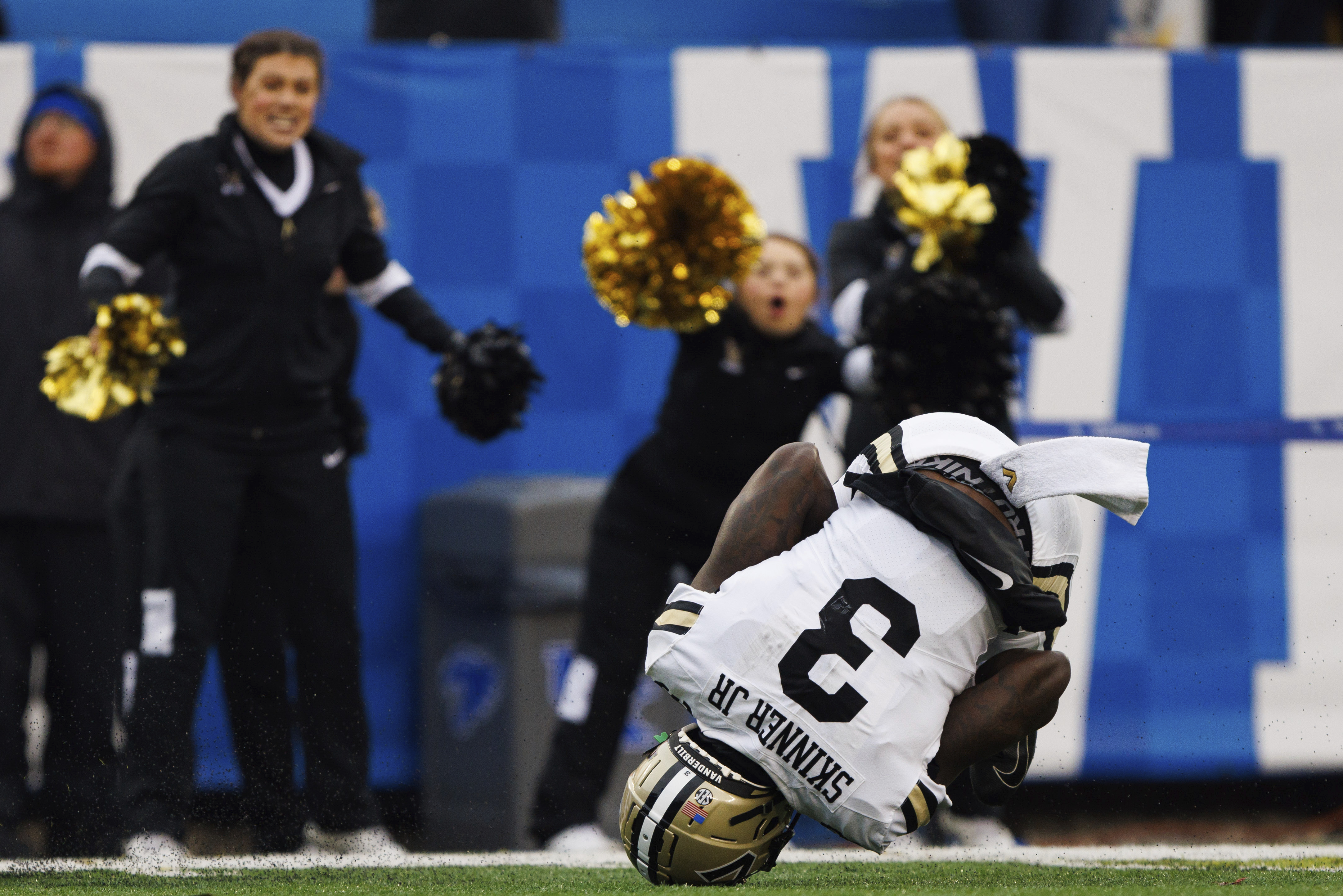 No. 1 Vanderbilt sweeps, LSU with a six-game SEC losing streak