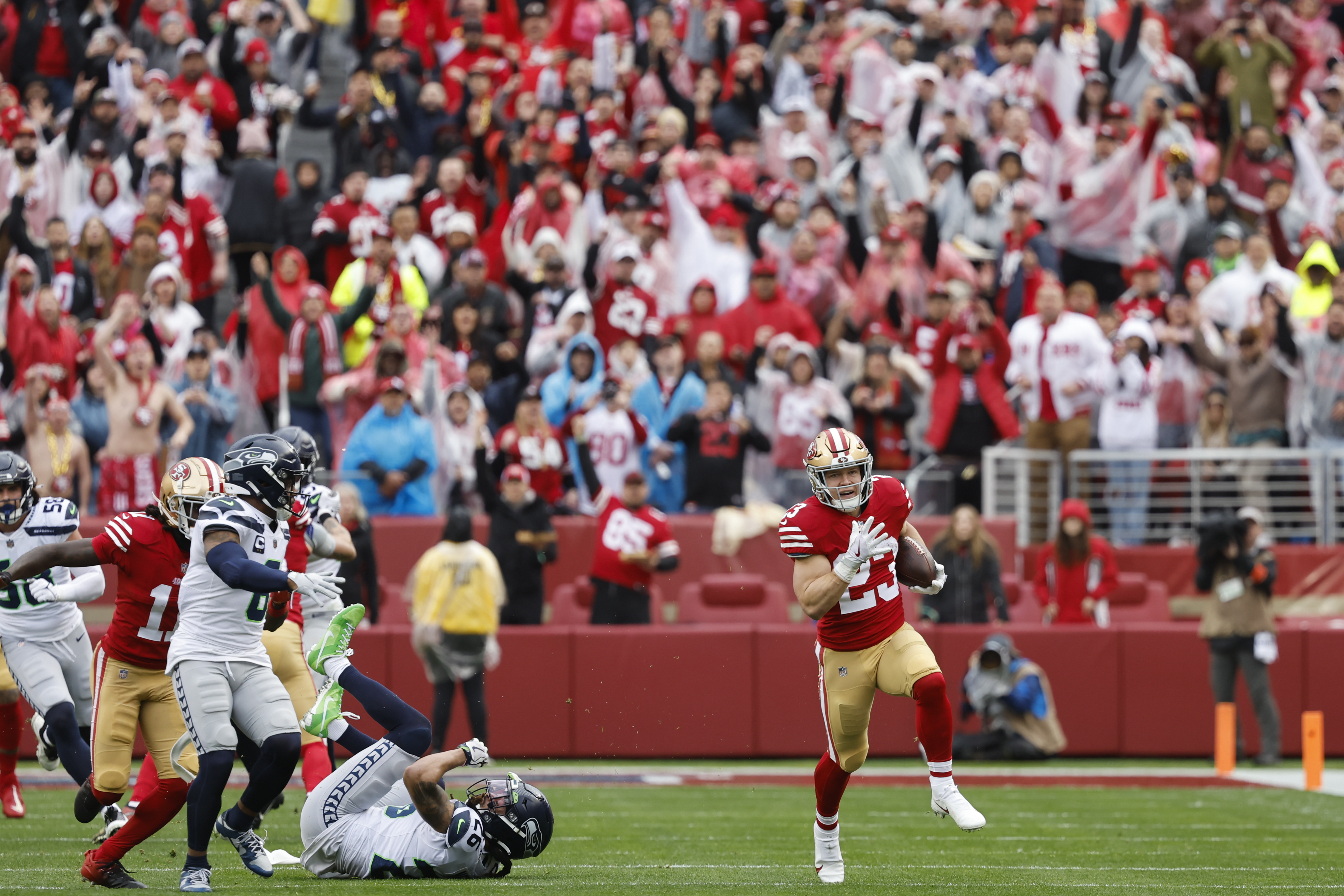 Purdy's 4 TDs lead 49ers past Seahawks 41-23 in NFL playoffs