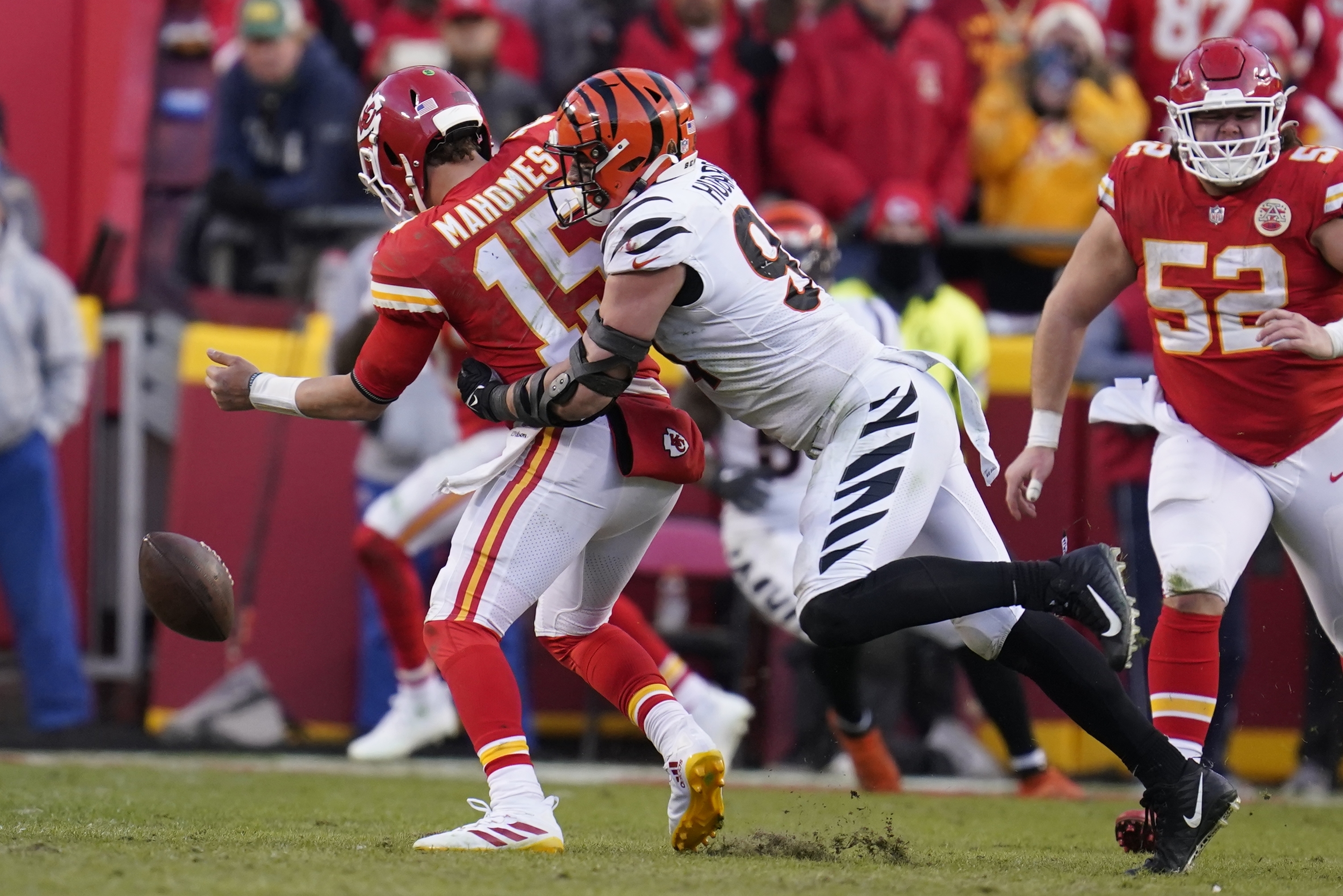 Patrick Mahomes' no-look flip touchdown sends twitter into a frenzy