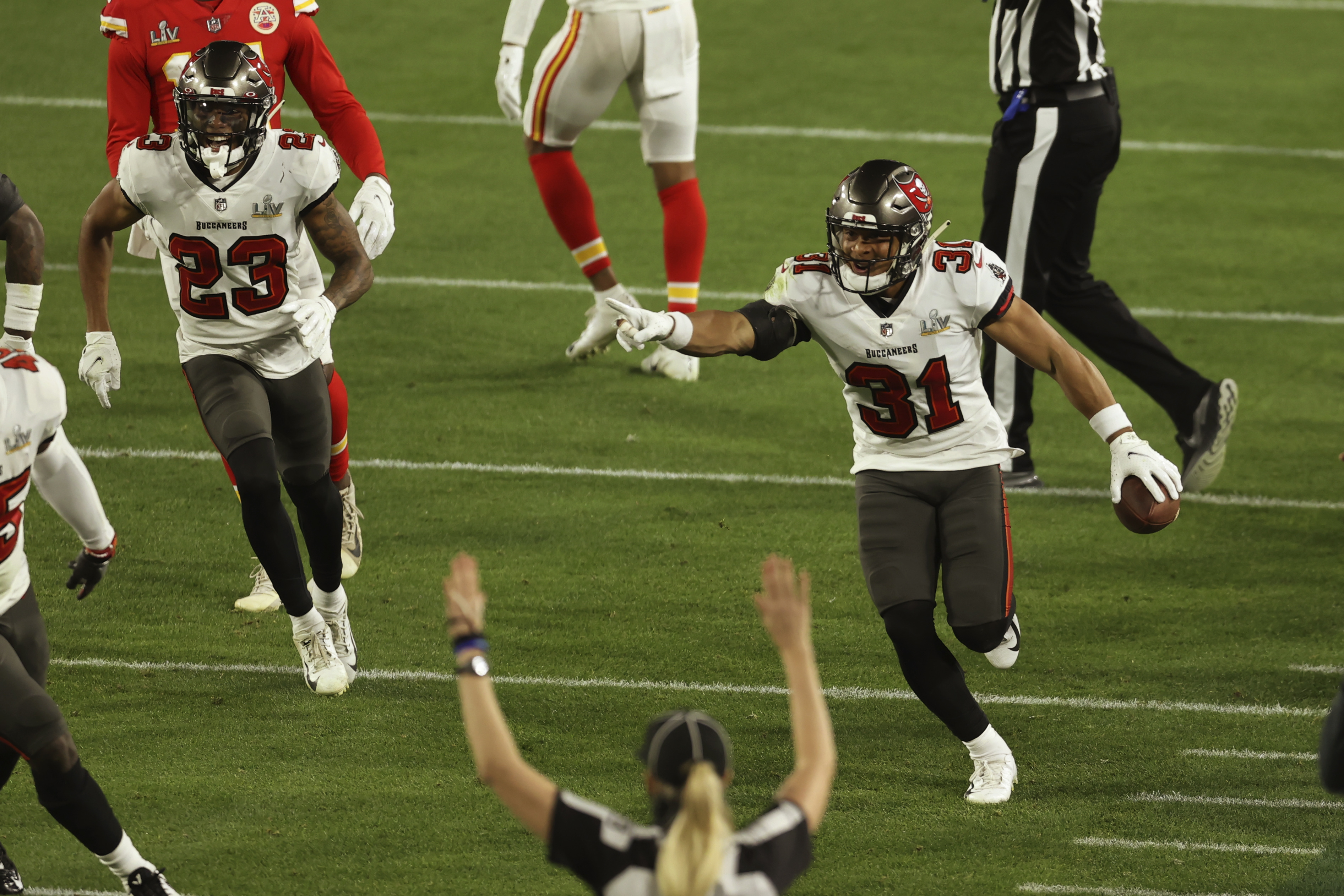 Bucs Win Super Bowl LV! Tampa Bay Defeats the Kansas City Chiefs 31-9