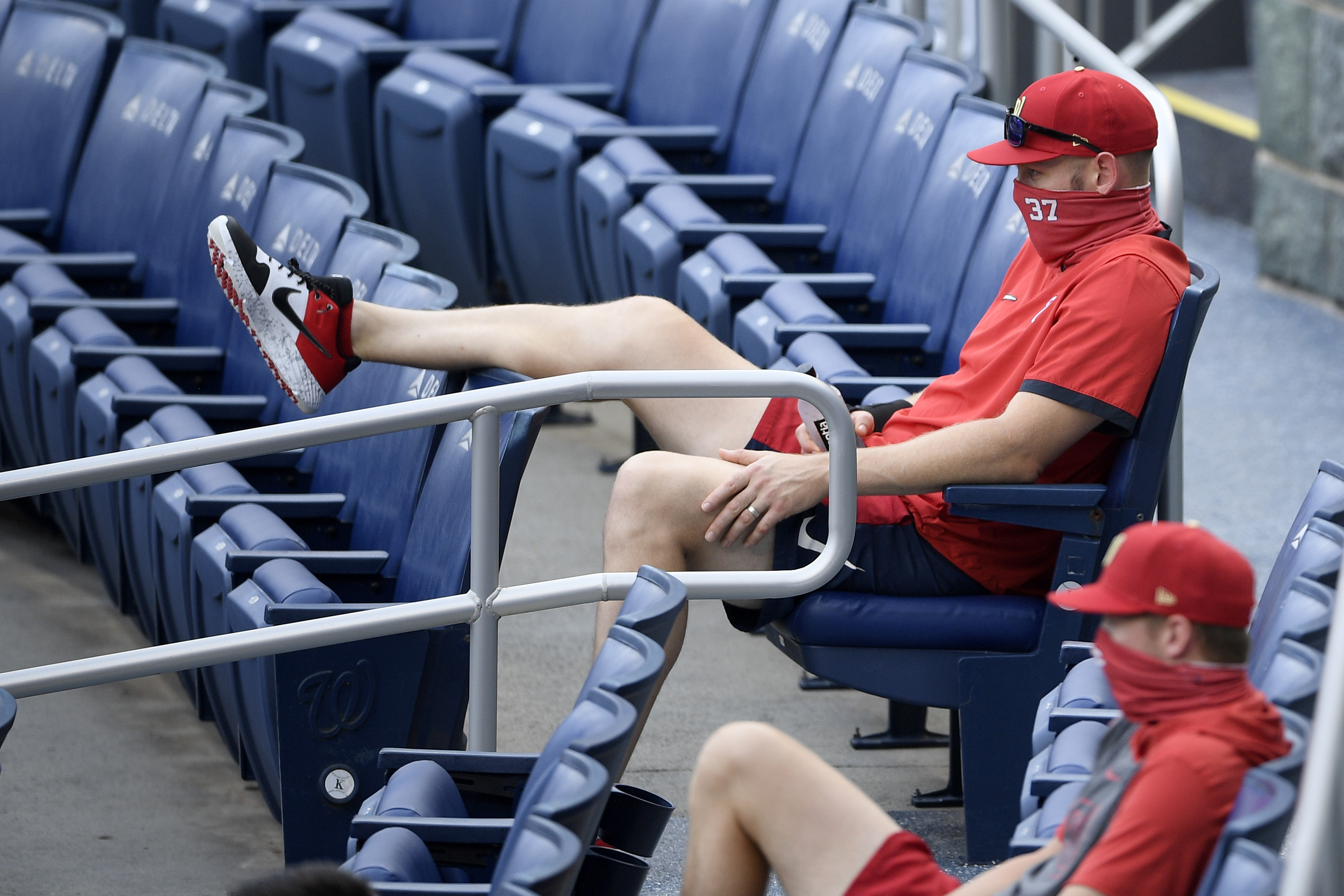 Nationals' Stephen Strasburg leaves game vs. Orioles after only 16 pitches