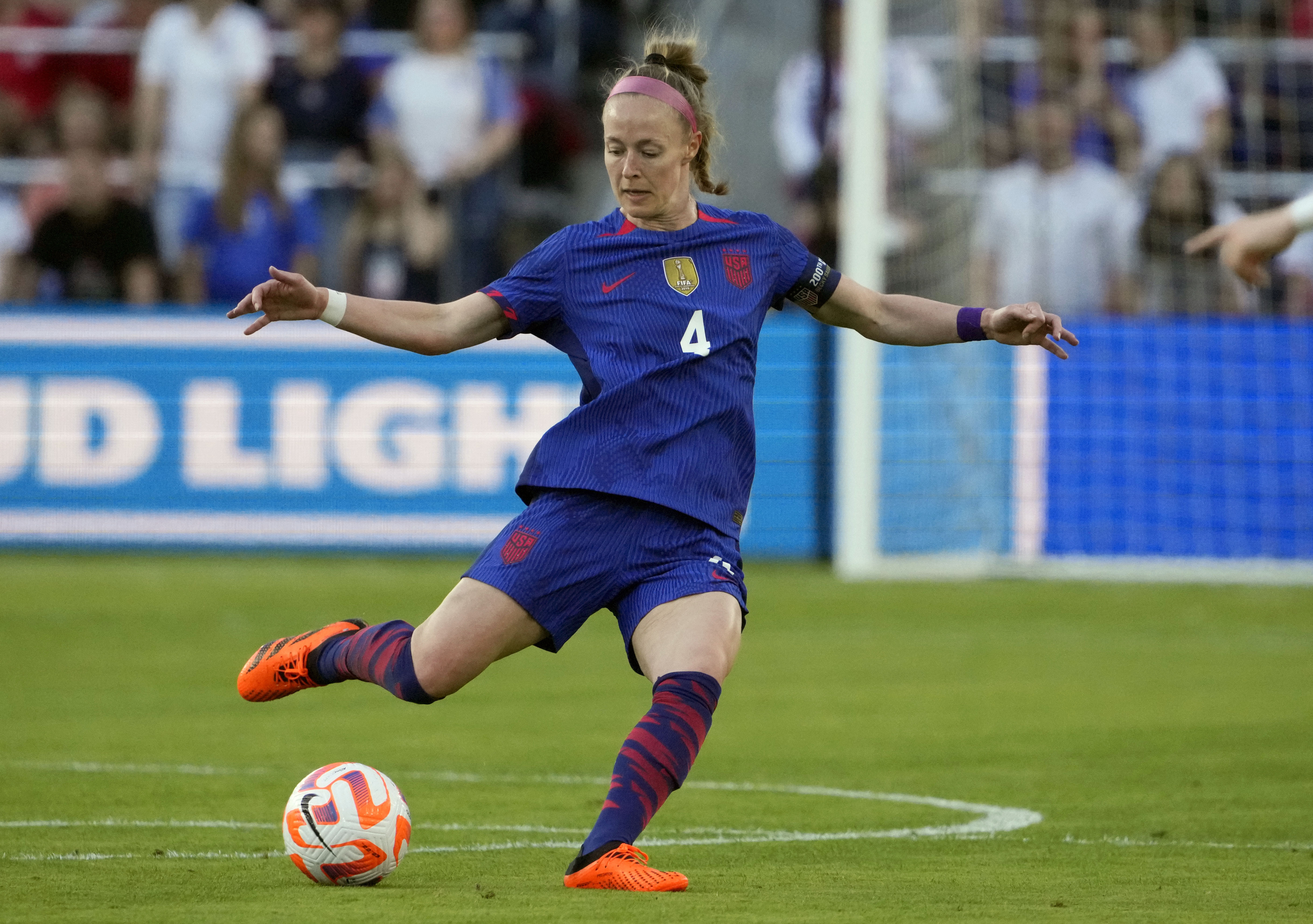 Swanson injures left knee in US match against Ireland