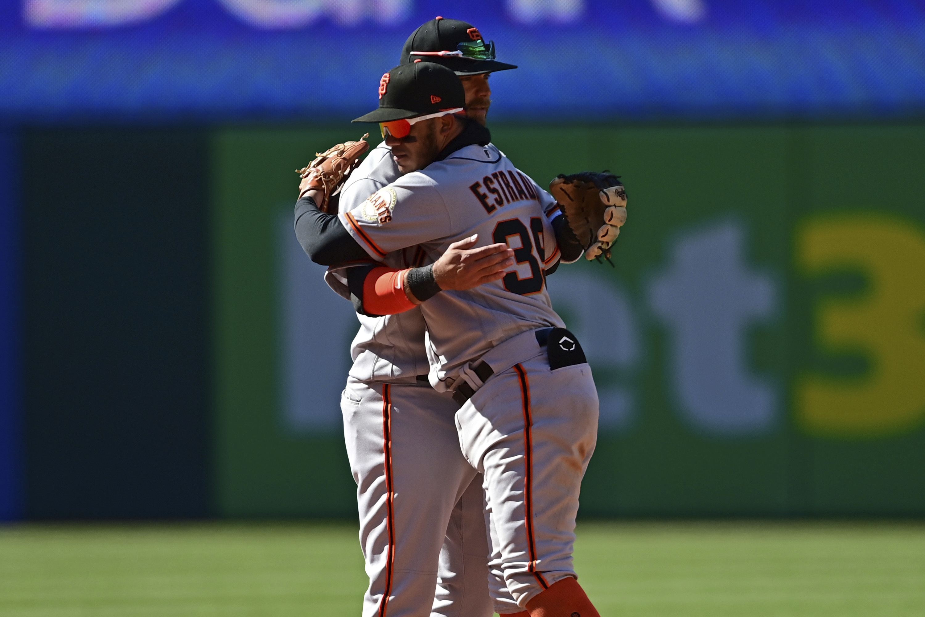 Thairo Estrada has big day as Giants roll to sweep of Guardians