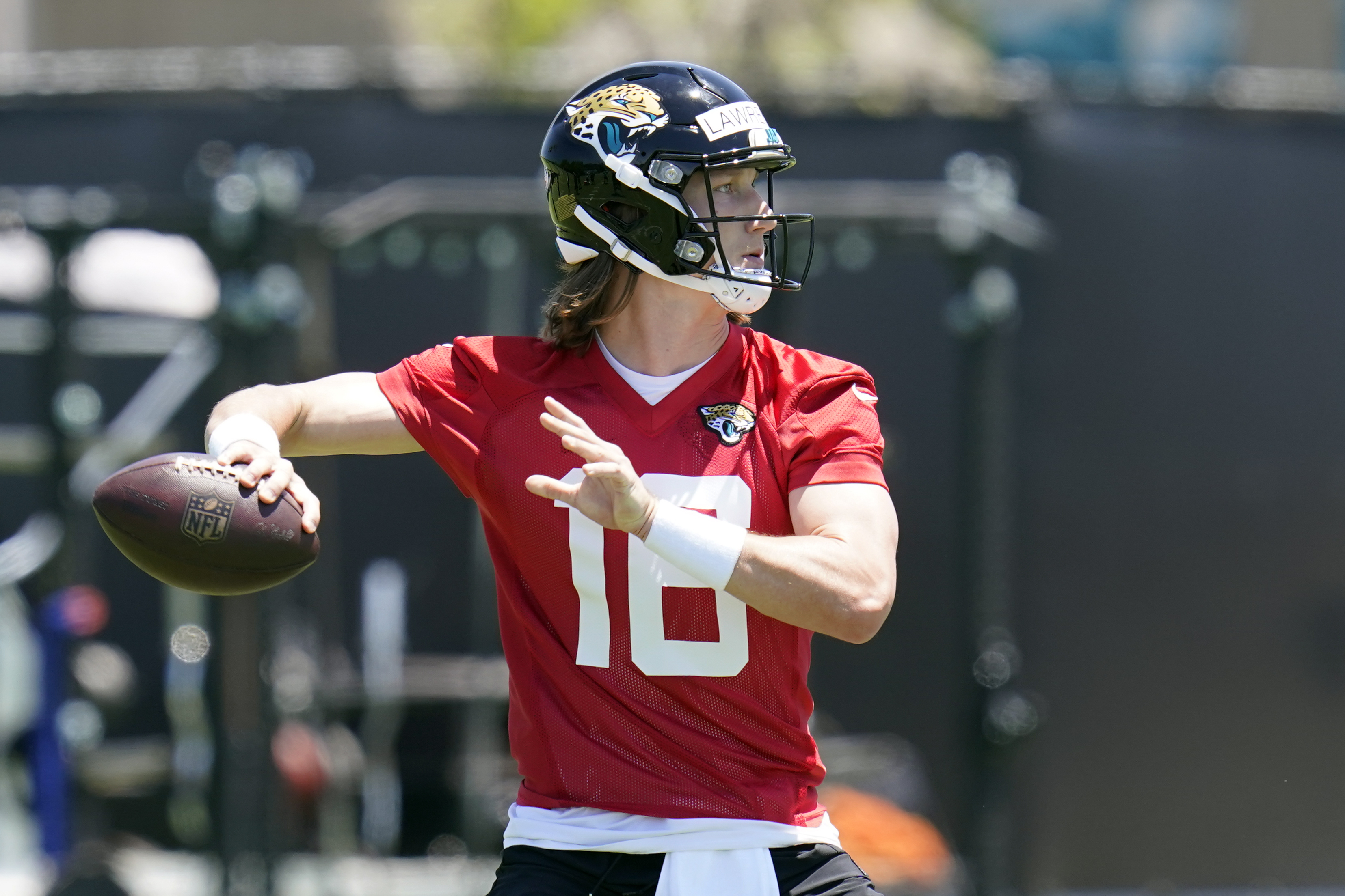 QB Trevor Lawrence signs $36.8M rookie contract with Jags