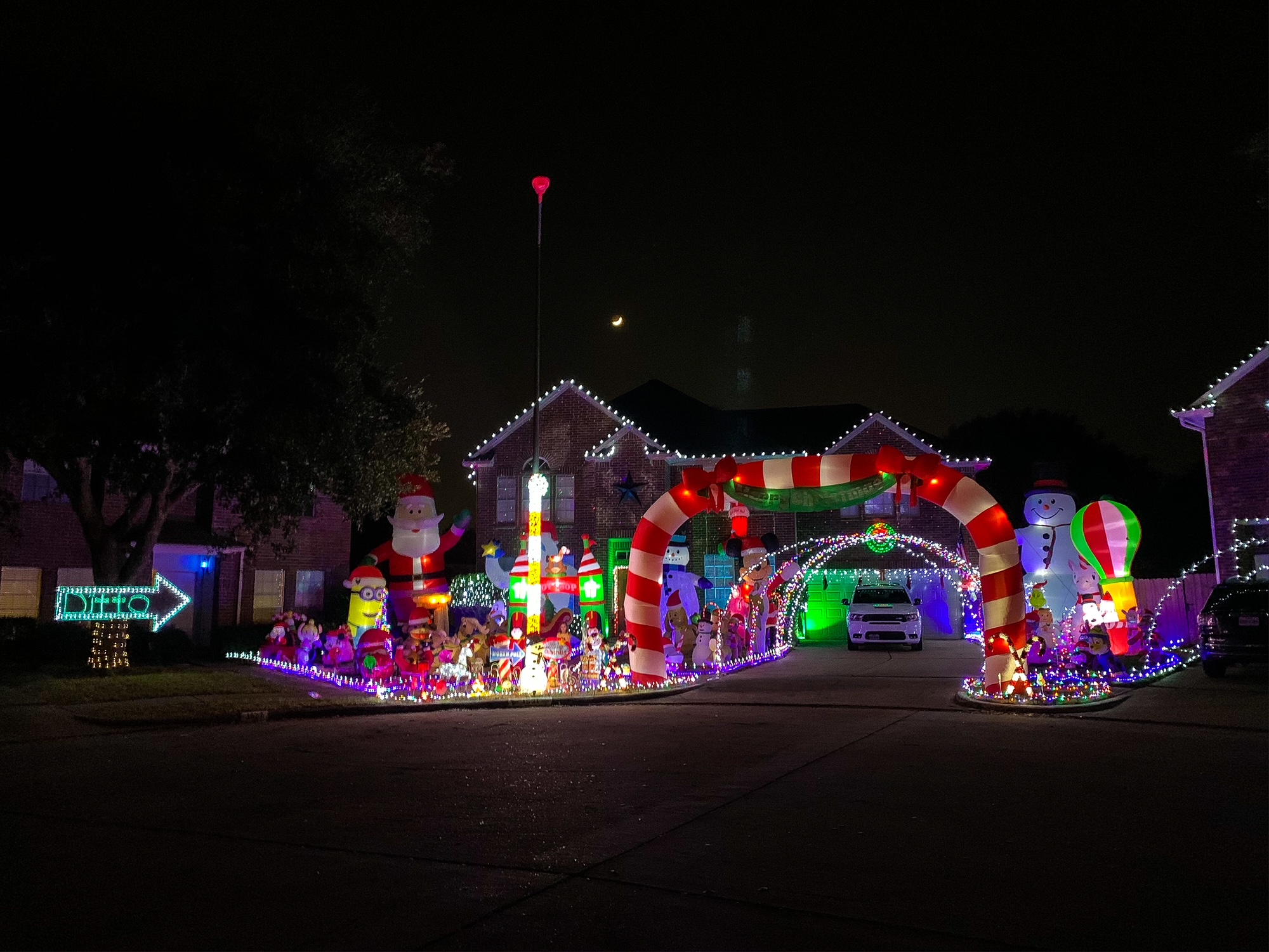 Inside Pecan Grove's massive inflatables holiday lights display: Homeowner shares his inspiration, the drive to win, and how it's done