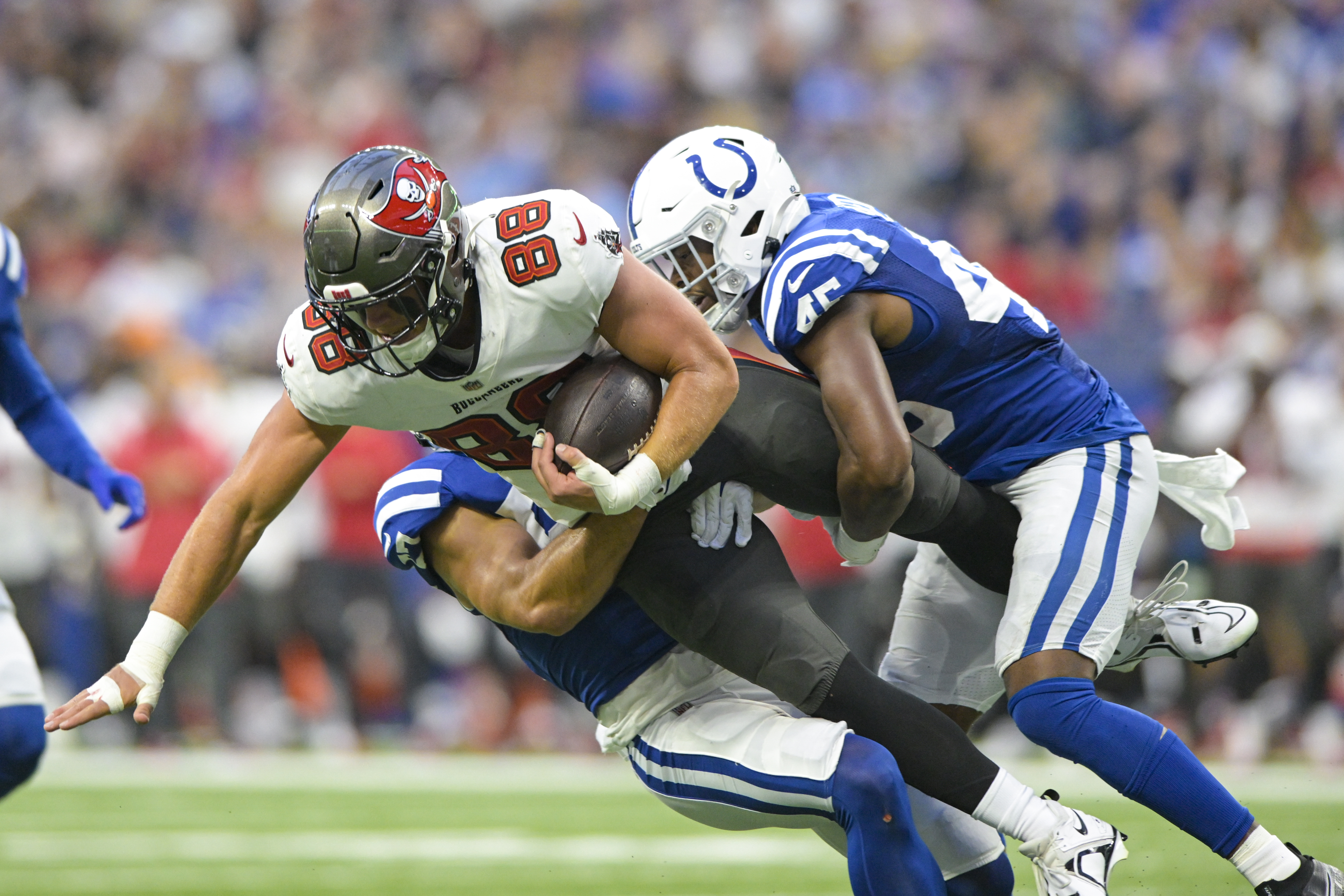 Tampa Bay Buccaneers tight end Cade Otton (88) runs after the