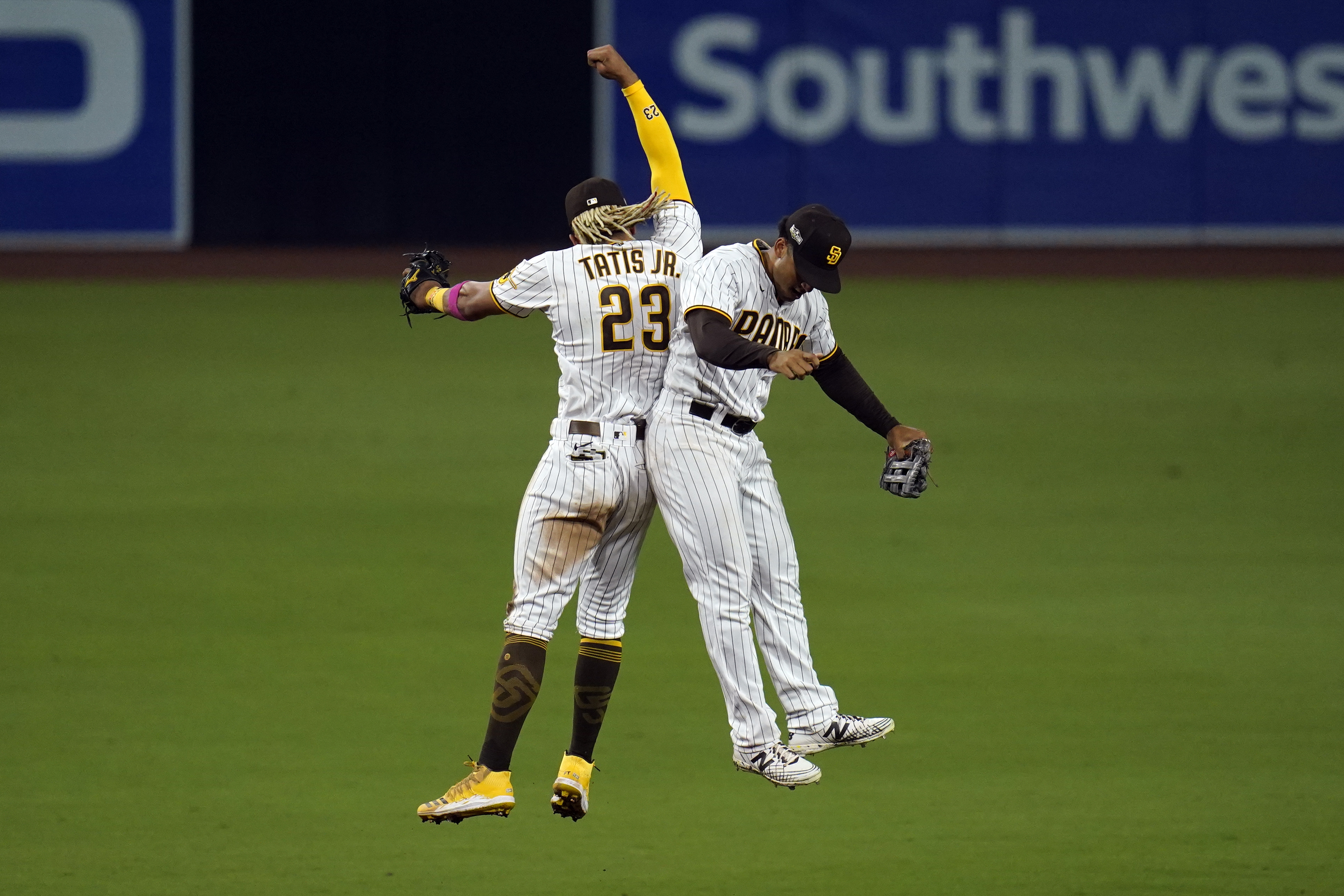 Tatis Jr., Myers Hit Home Runs as Padres Beat Giants 5-3 – NBC