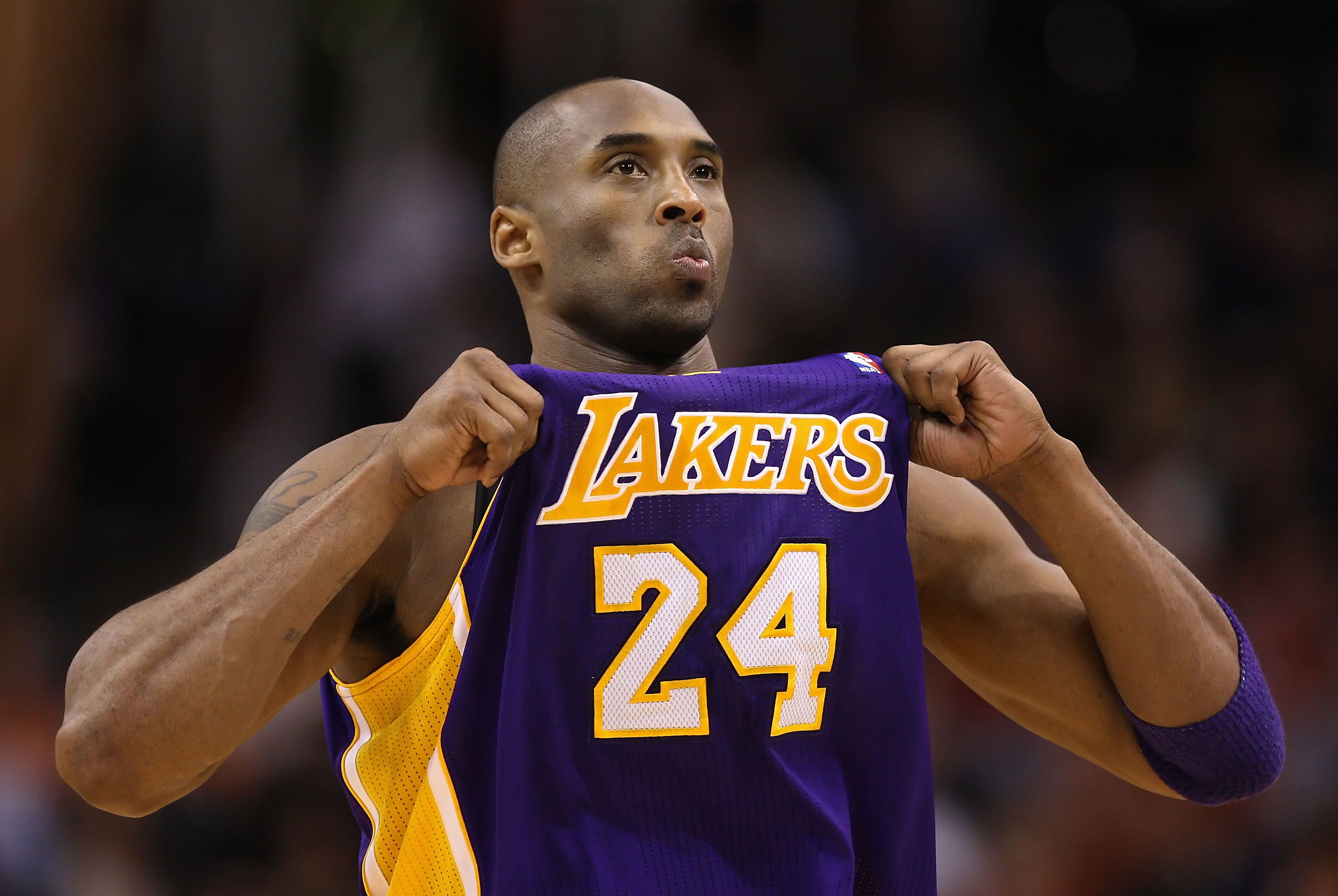 24 powerful photos by which to remember Kobe Bryant