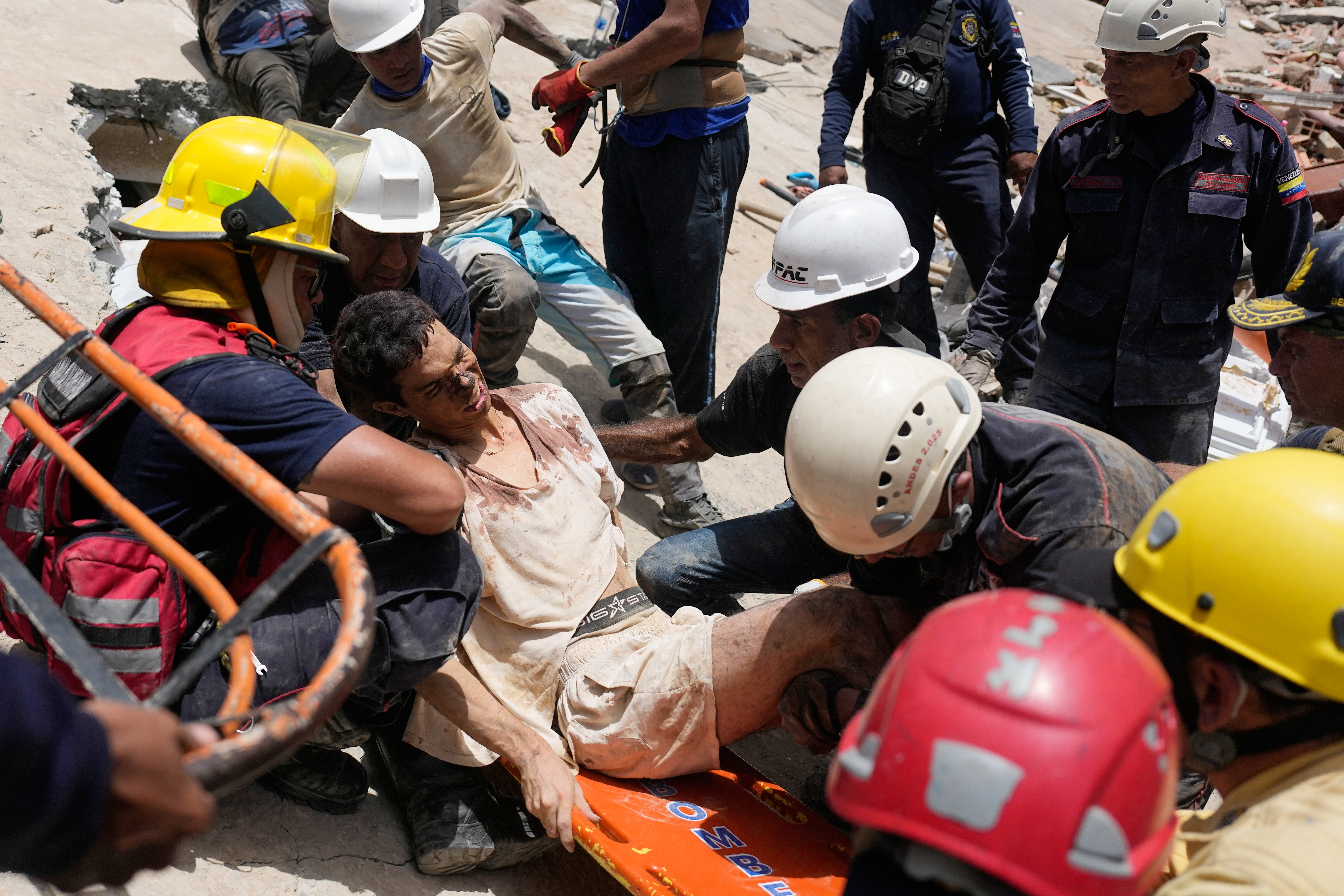Venezuelans take search for the missing into their own hands as earthquake  death toll climbs