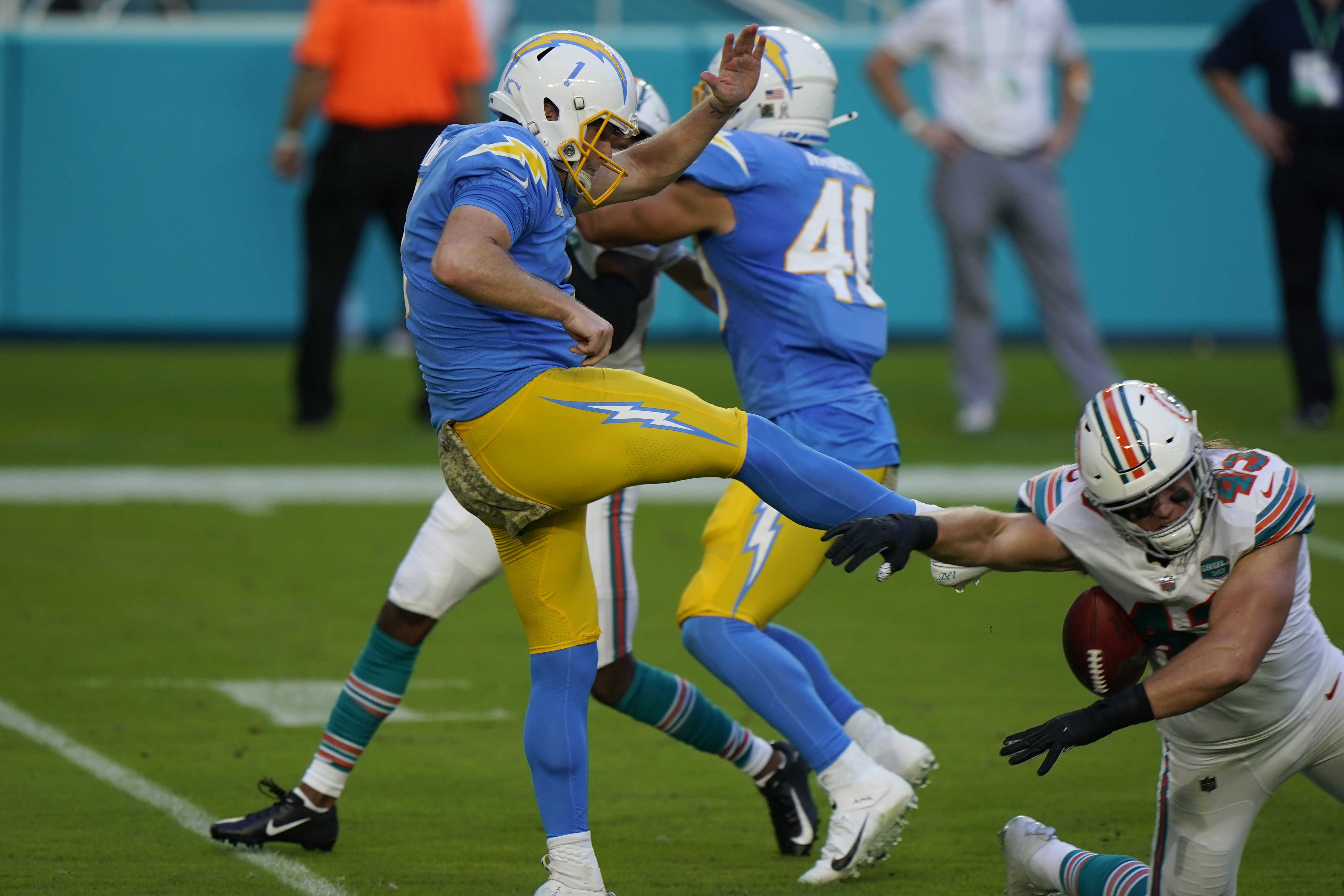 Tagovailoa, Dolphins Win Fifth Straight; Defeat Chargers 29-21