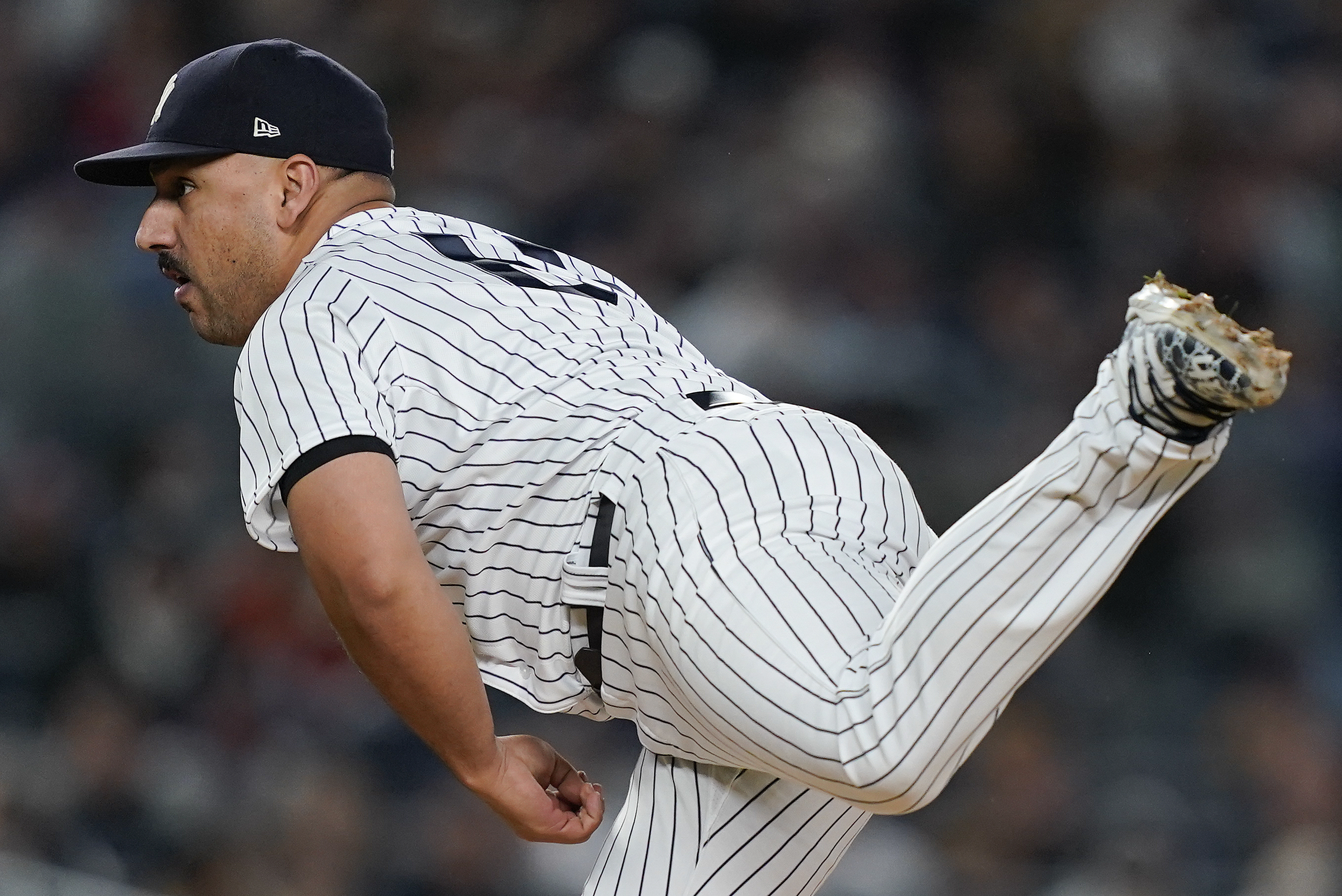 Cortes hurt, leaves after tying 3-run HR in ALCS Game 4