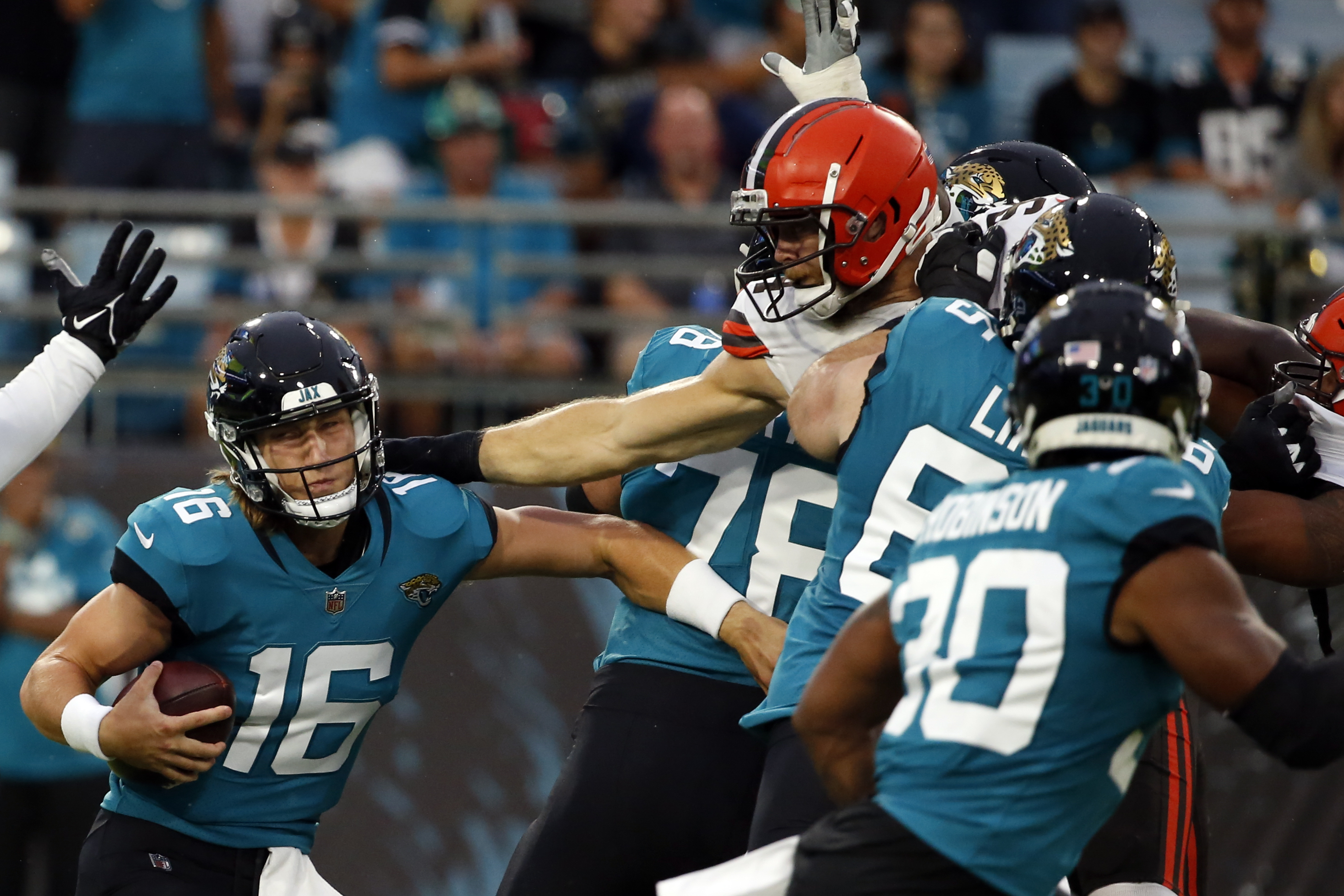 Jacksonville Jaguars rookie Gardner Minshew gets popped in preseason debut