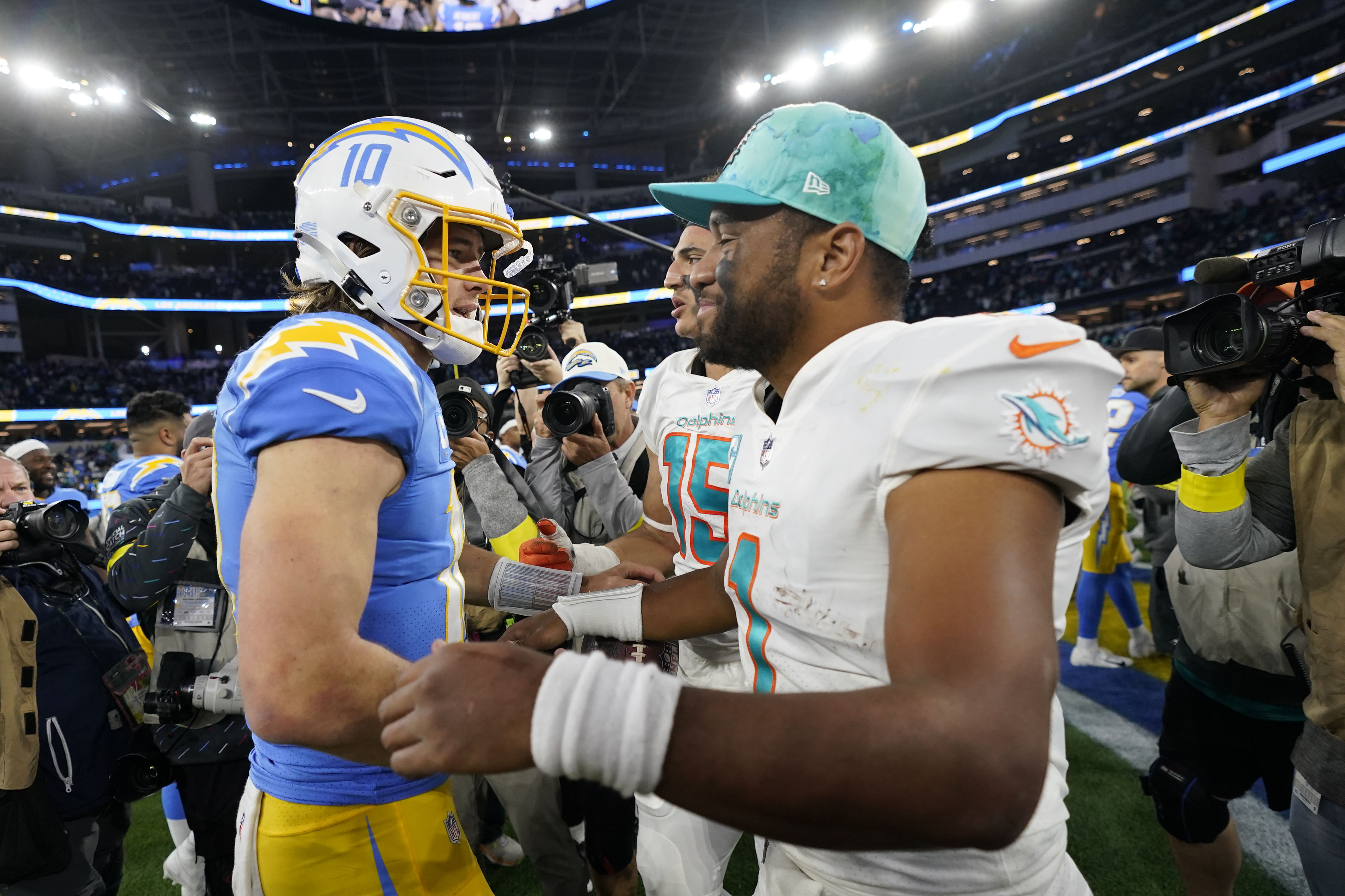 Dolphins brace for snow, cold in AFC East showdown at Bills