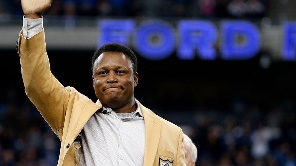 Lions legend Barry Sanders delivers speech during statue ceremony