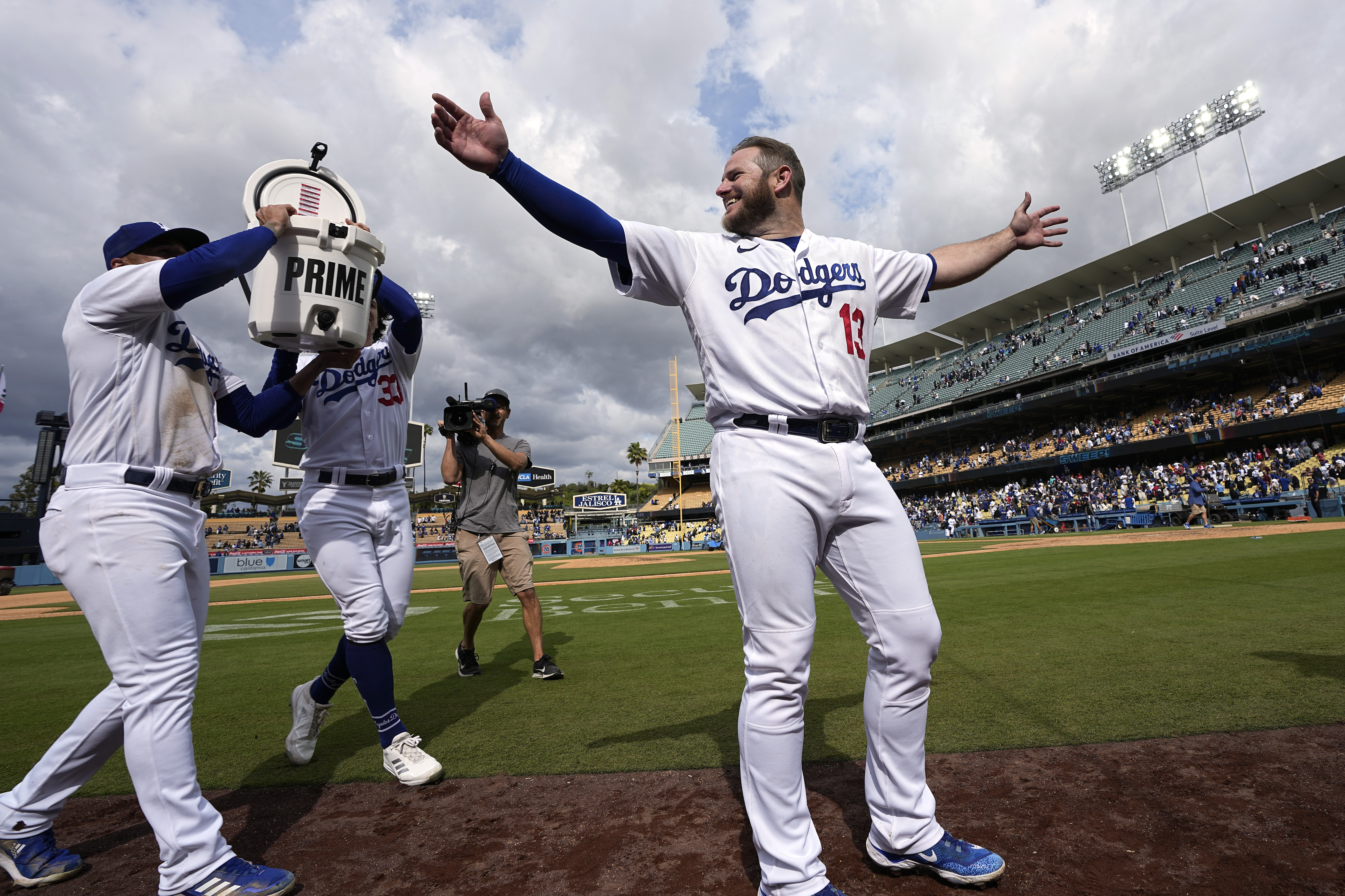 Dodgers news: Freddie Freeman hamstring, Noah Syndergaard, jersey