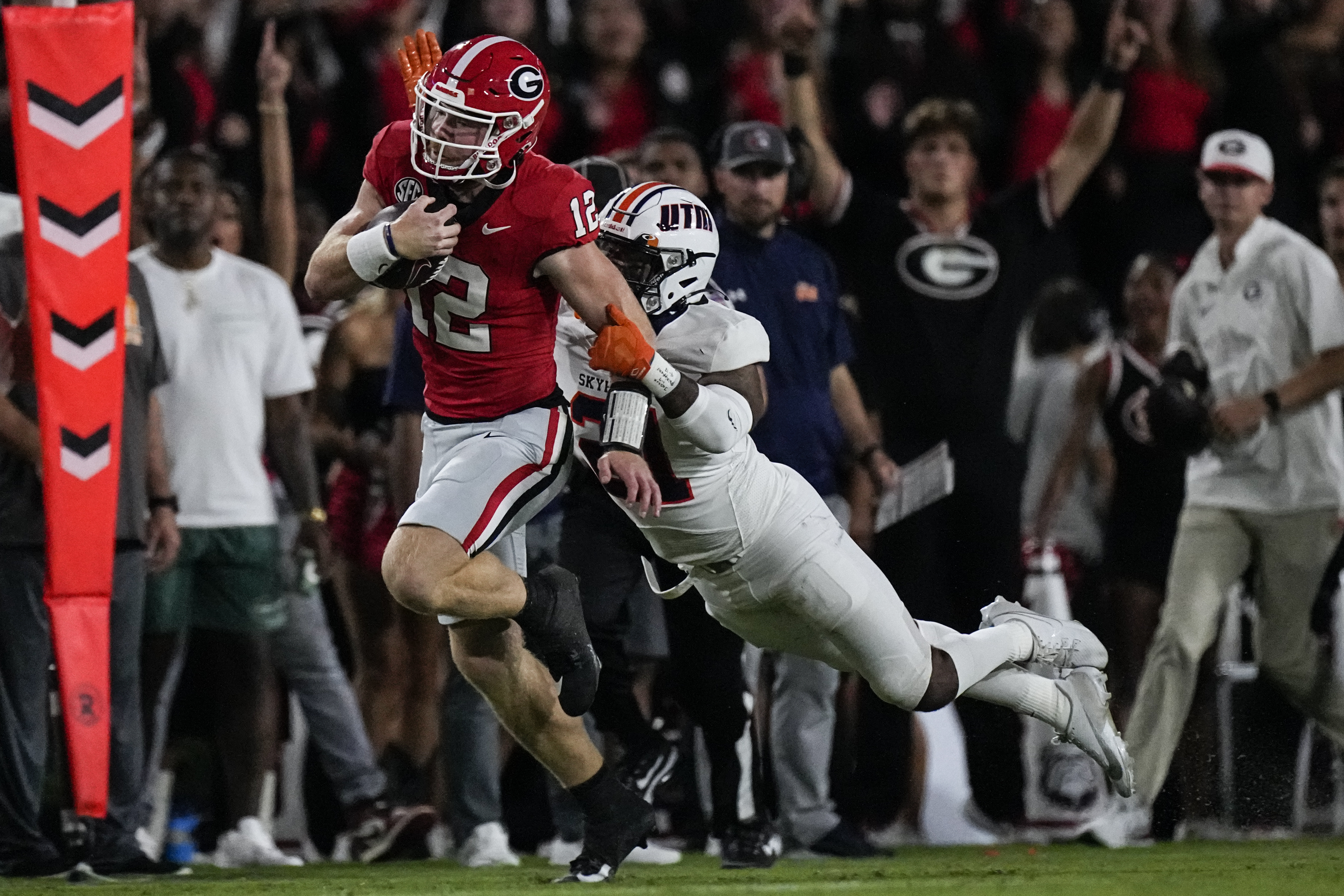 Beck throws and runs for TDs to launch new era as No. 1 Georgia rolls past  UT-Martin 48-7