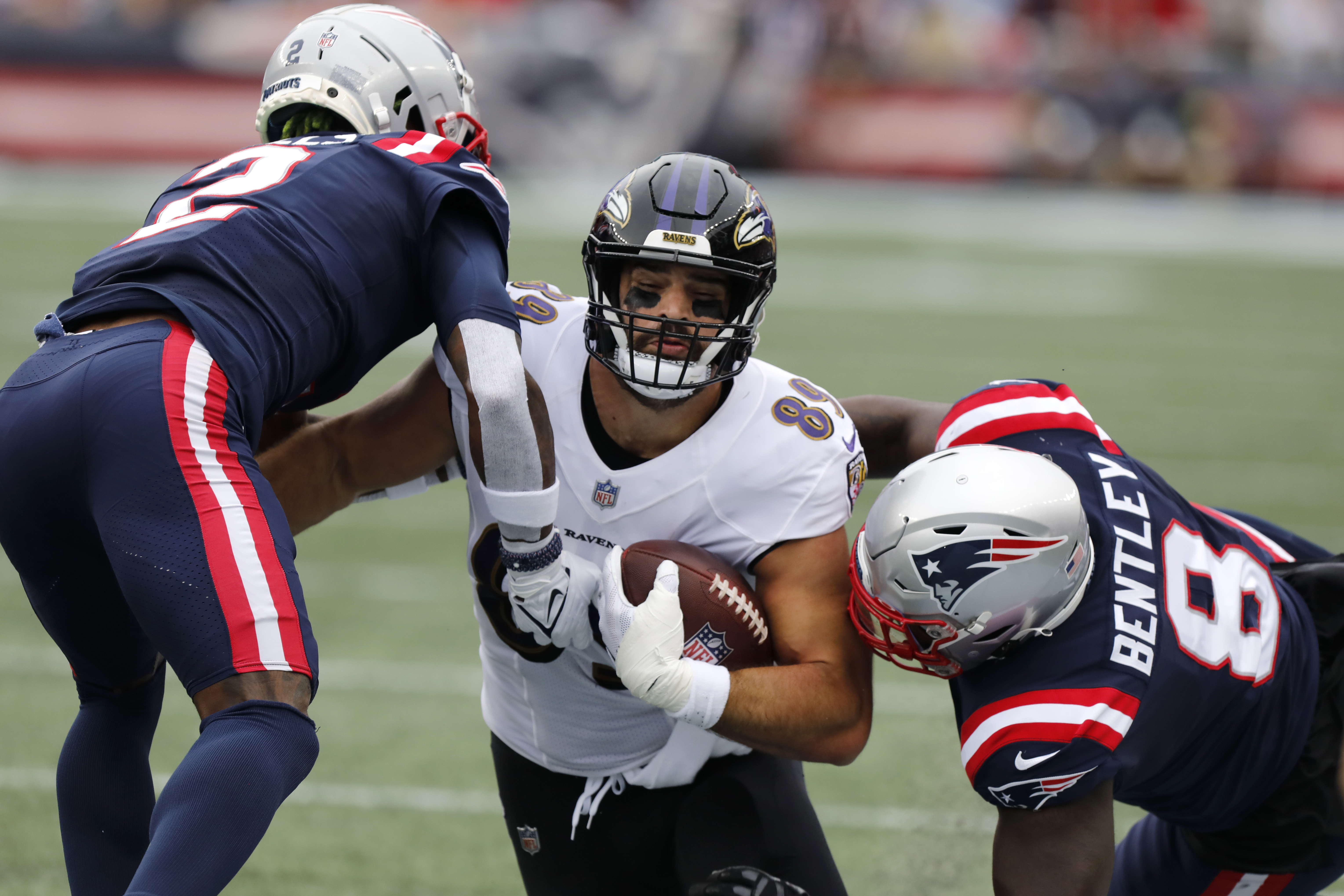 Ravens hold off Patriots 37-26