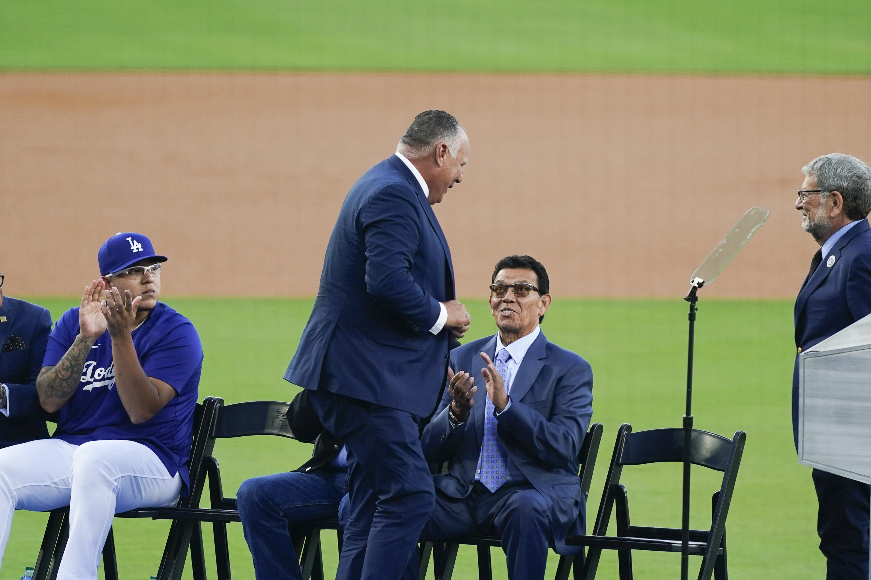 As Dodgers honor Fernando Valenzuela, revisiting Fernandomania - ESPN