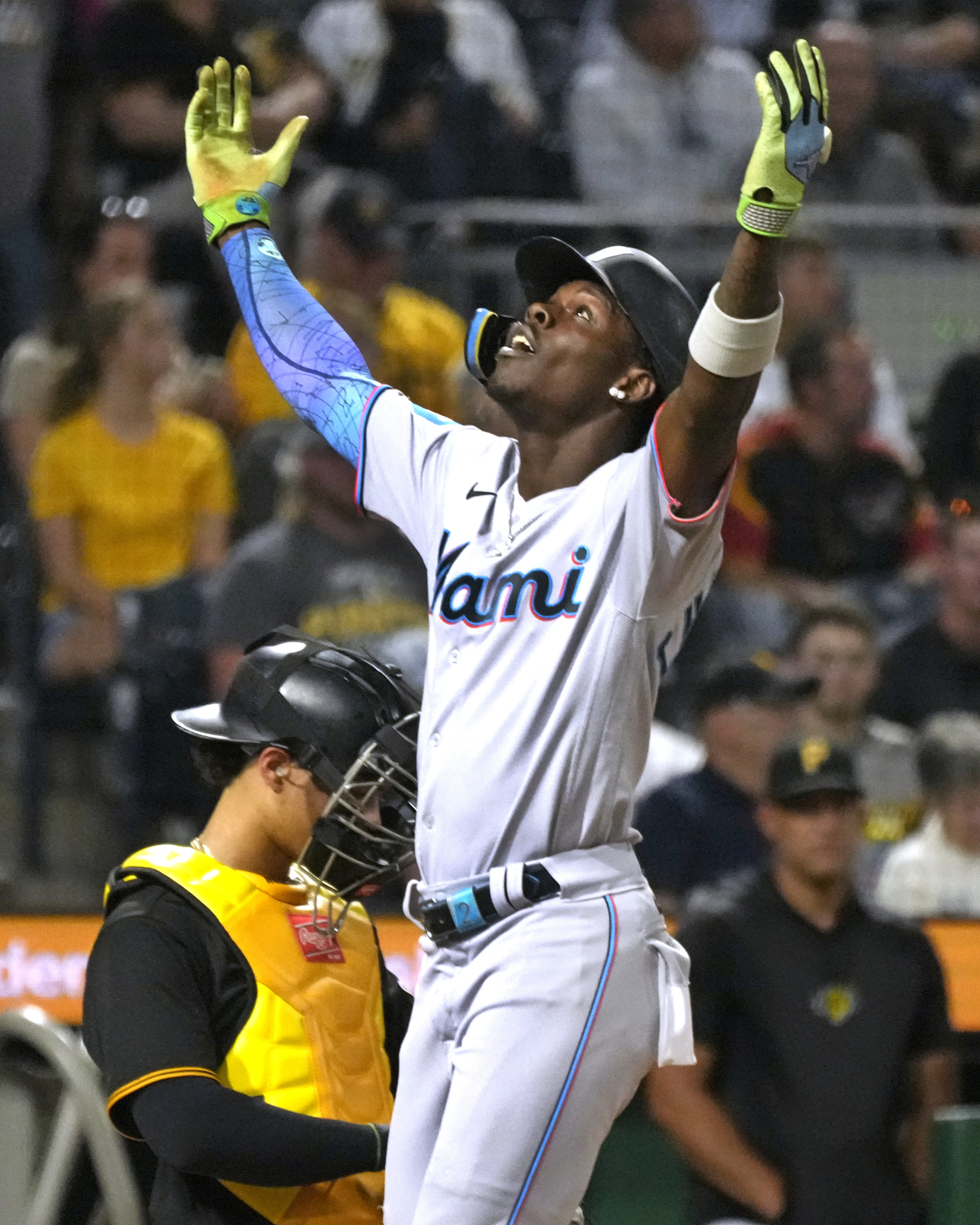 Marlins clinch playoff spot with 7-3 win over Pirates