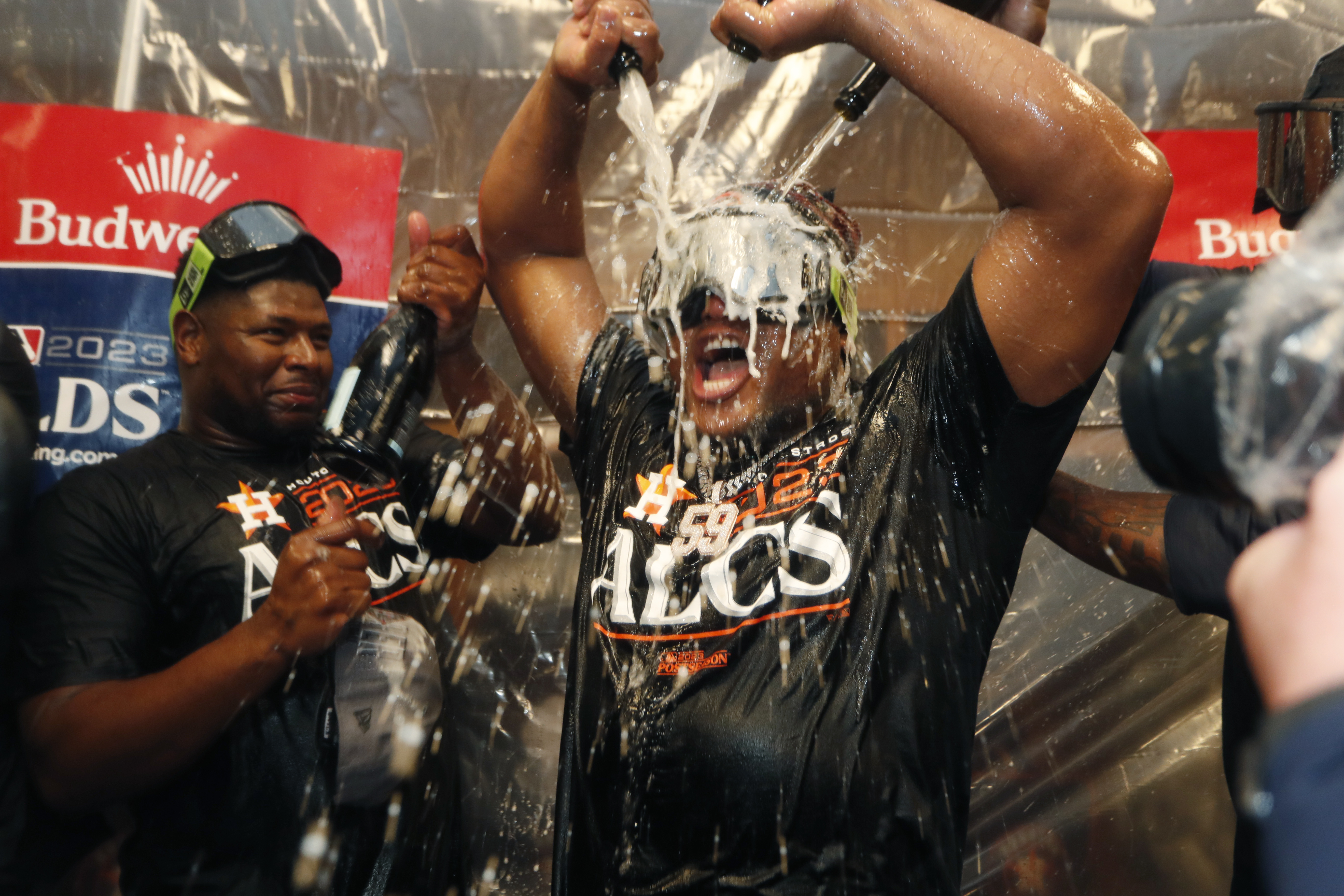 Justin Verlander gives an EPIC victory speech after Astros defeat Twins in  ALDS