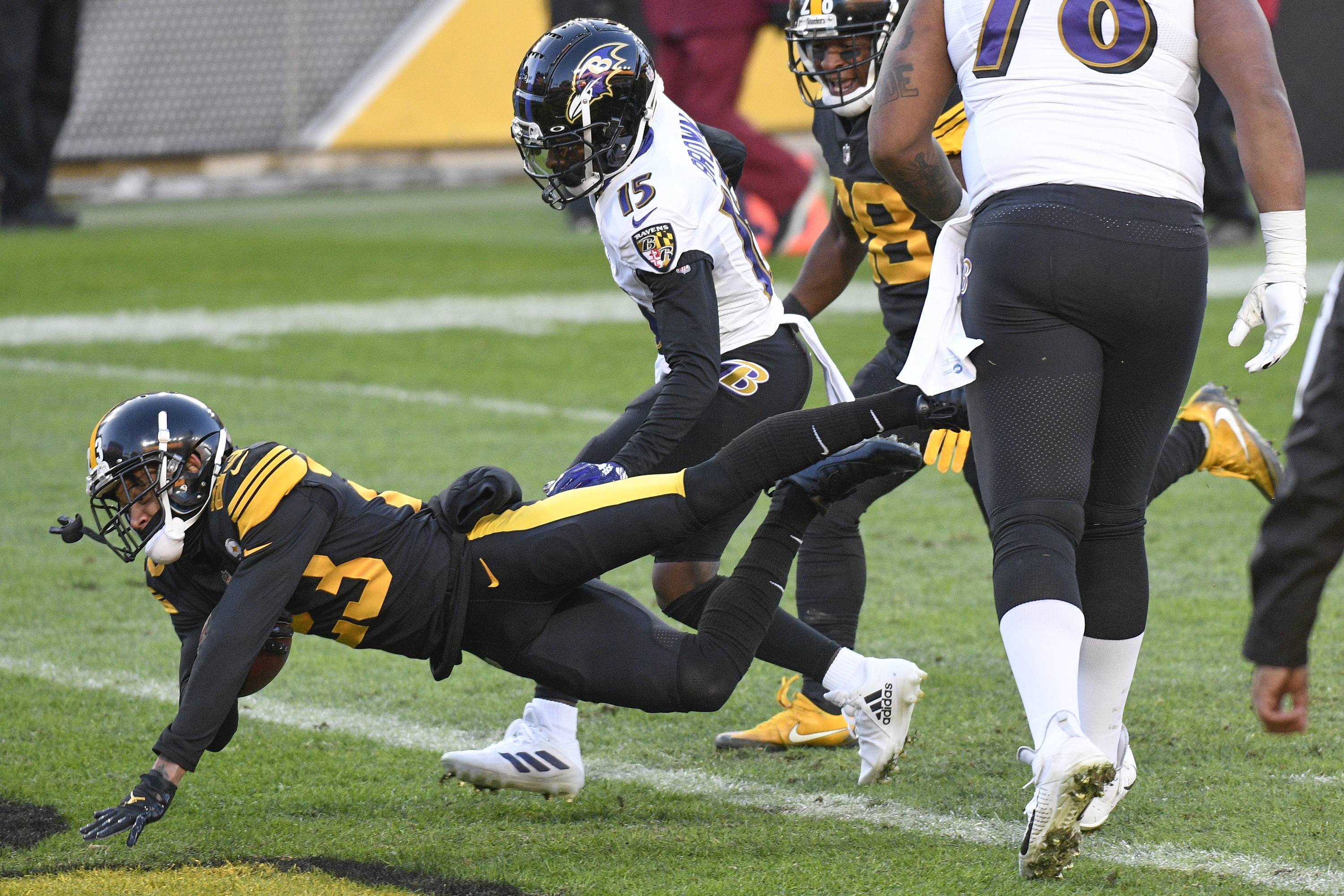 Ben Roethlisberger gets son a James Conner jersey for Christmas