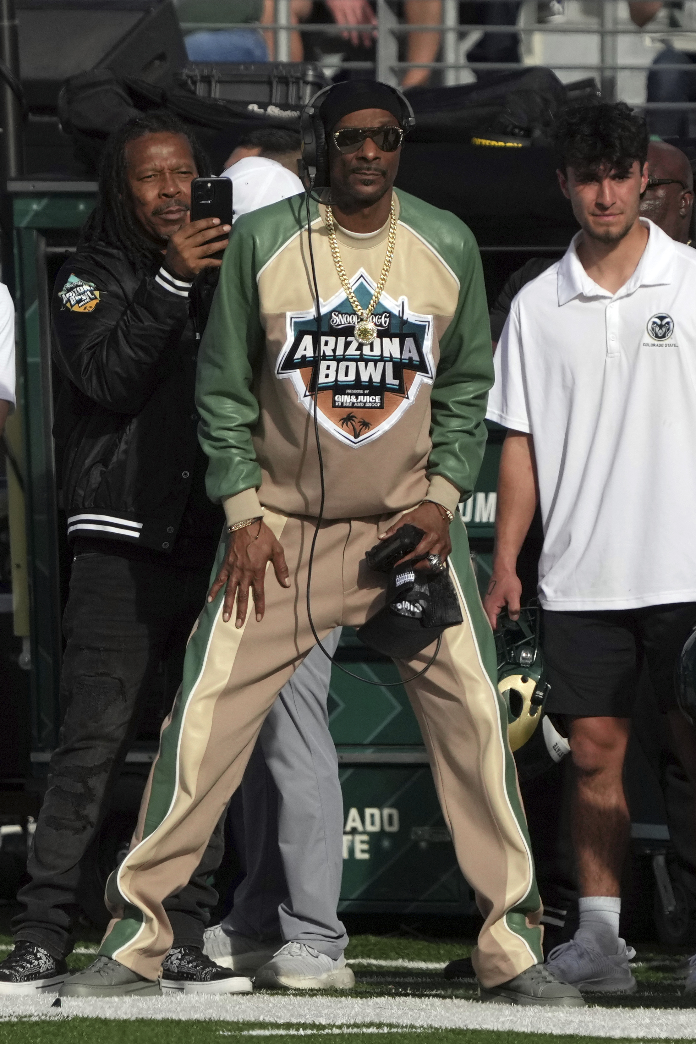 Snoop's game: Snoop Dogg thrills the crowd in the bowl that bears