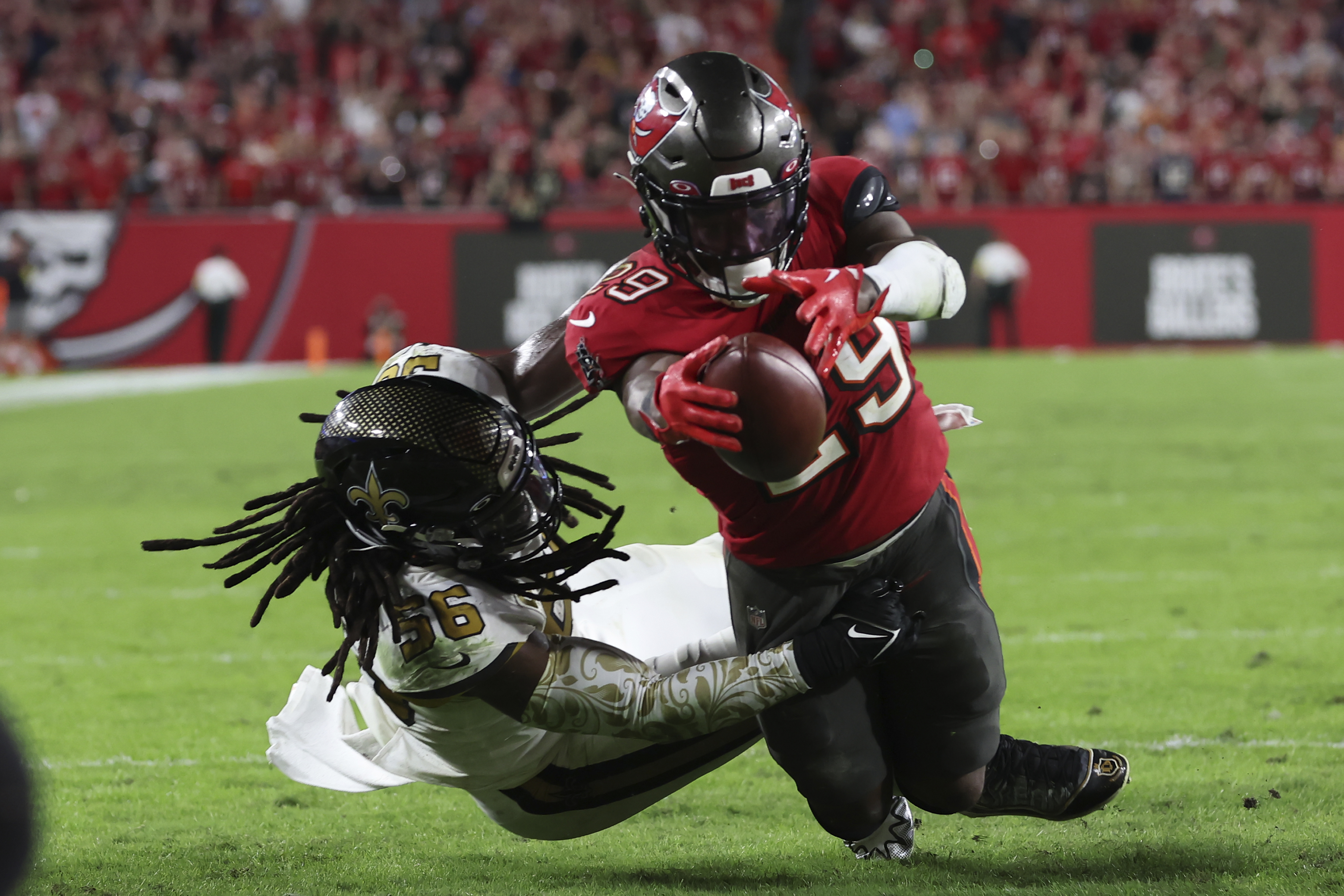 Purdy outshines Brady in 1st start as 49ers beat Bucs 35-7 - Hawaii  Tribune-Herald