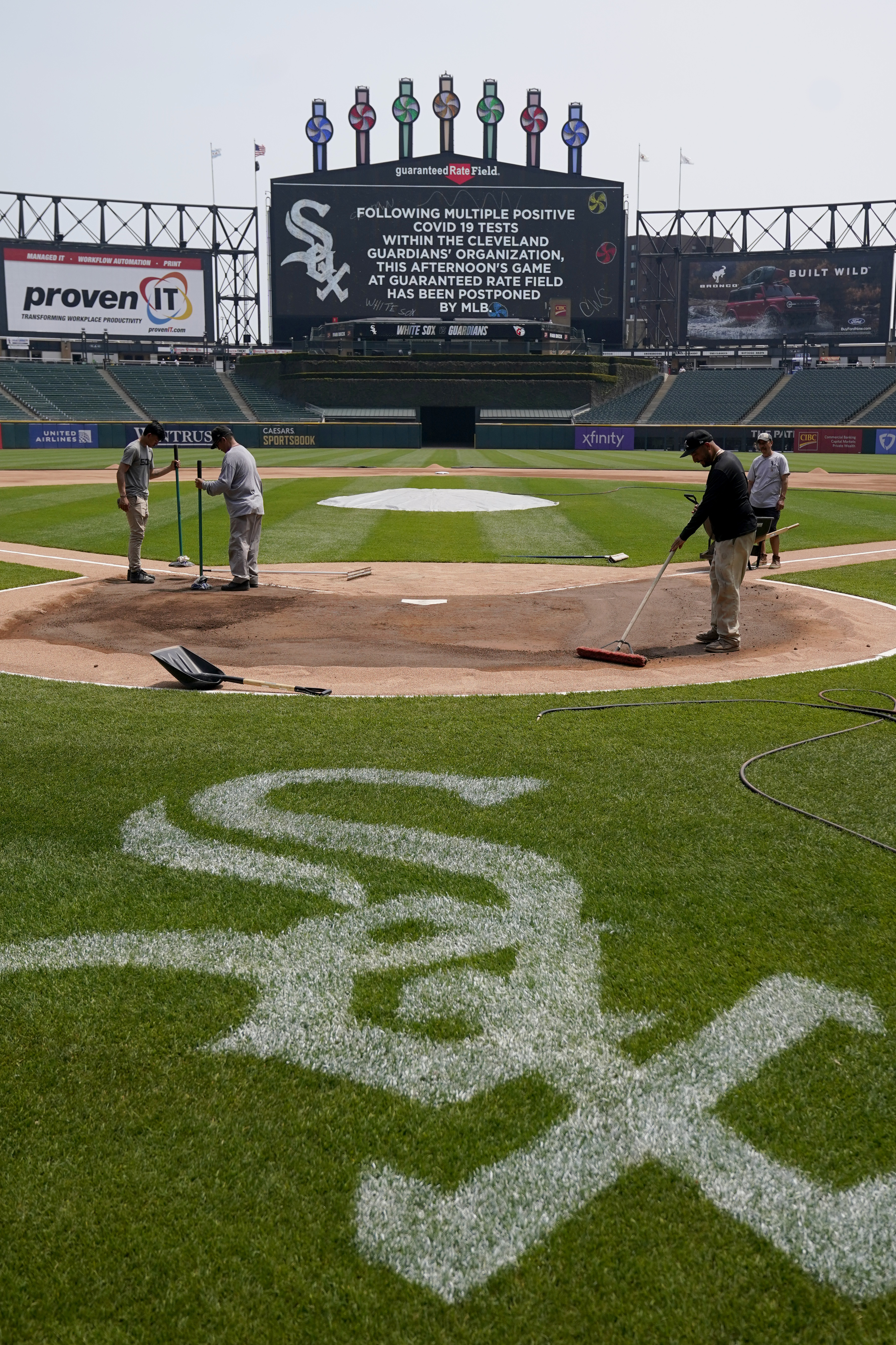 Guardians hit with COVID-19 outbreak, manager Francona out