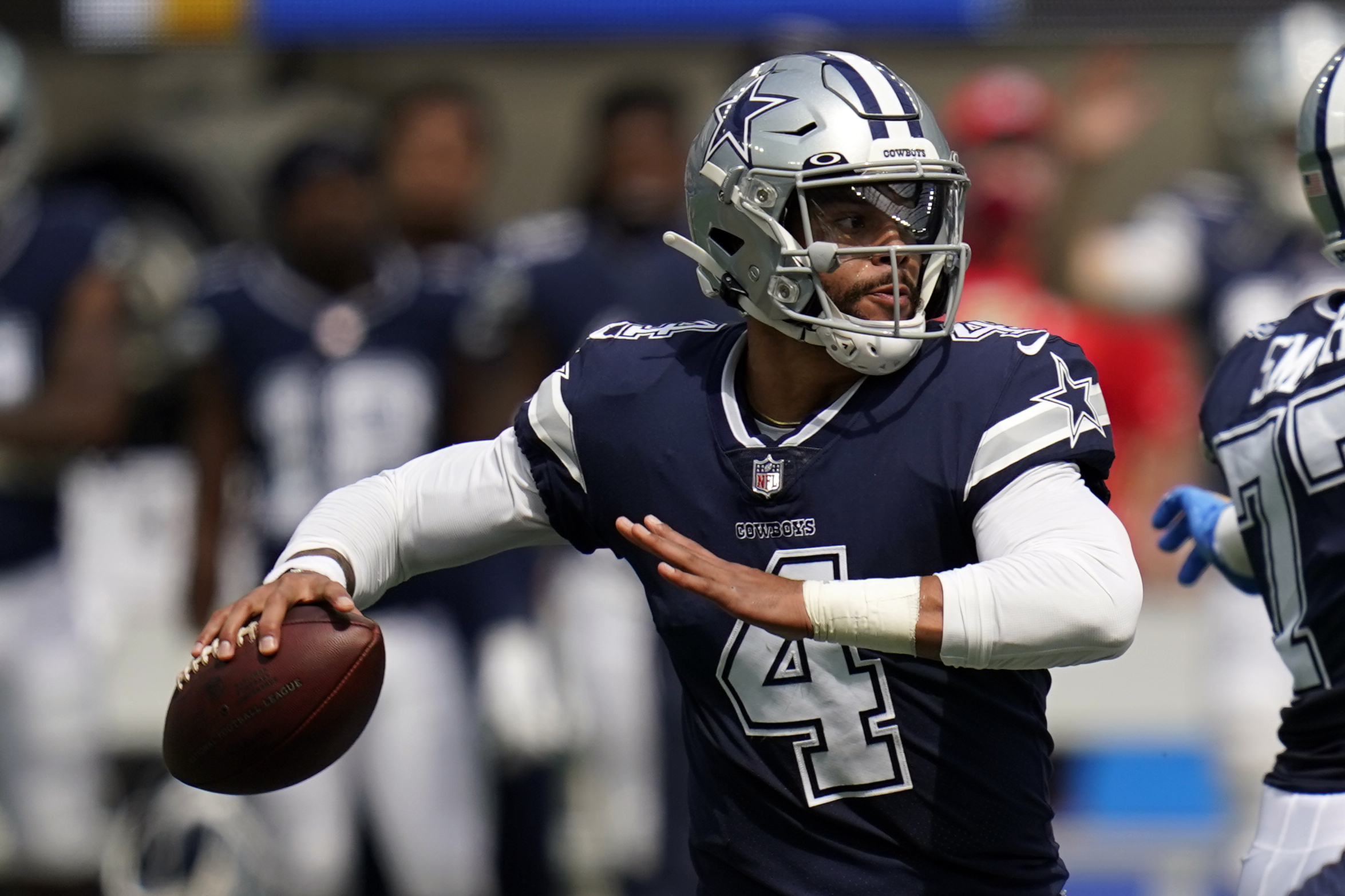 Prescott throws for 3 TDs in first home game since injury, Cowboys