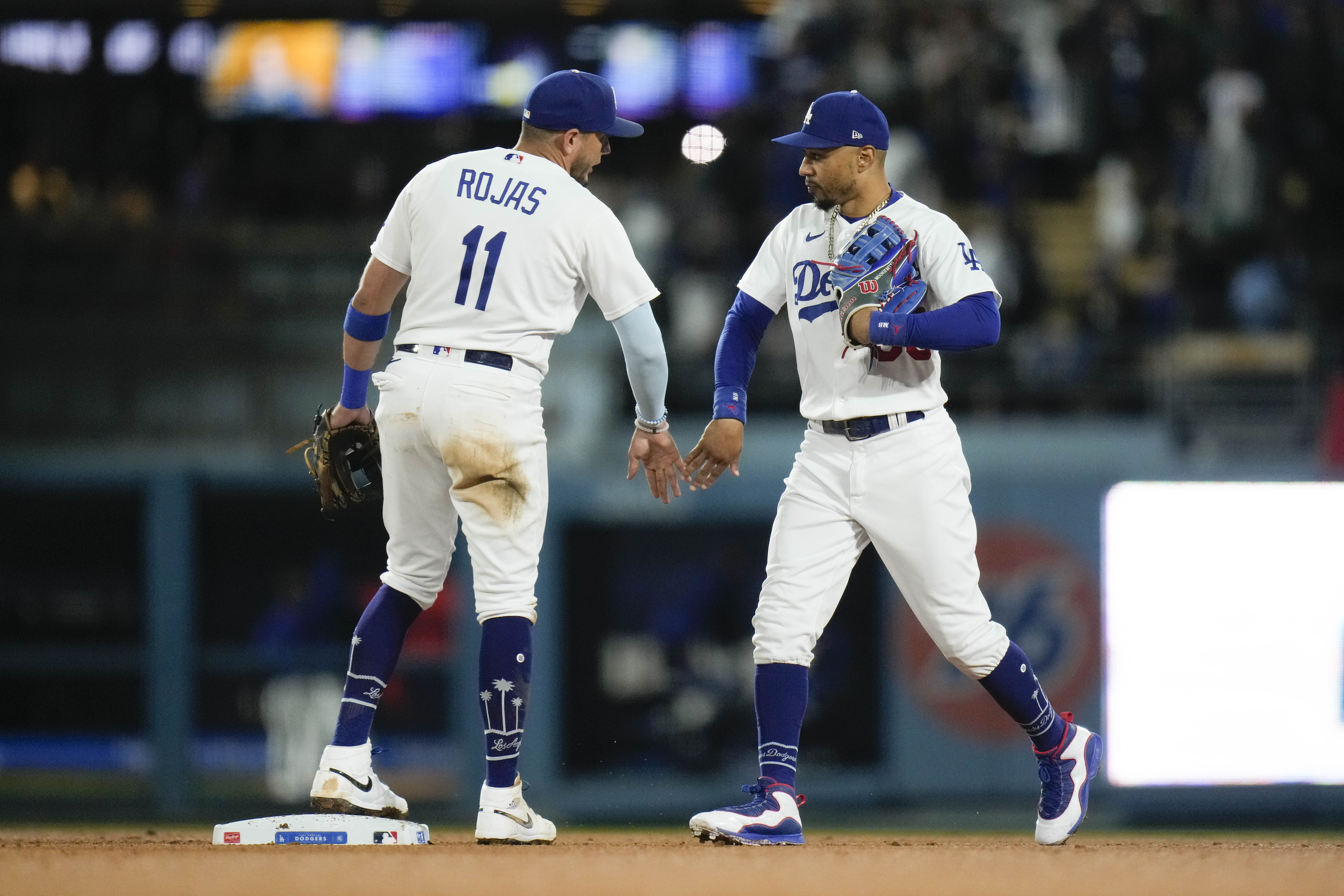 Miguel Rojas pushes to be the complete player the Dodgers need