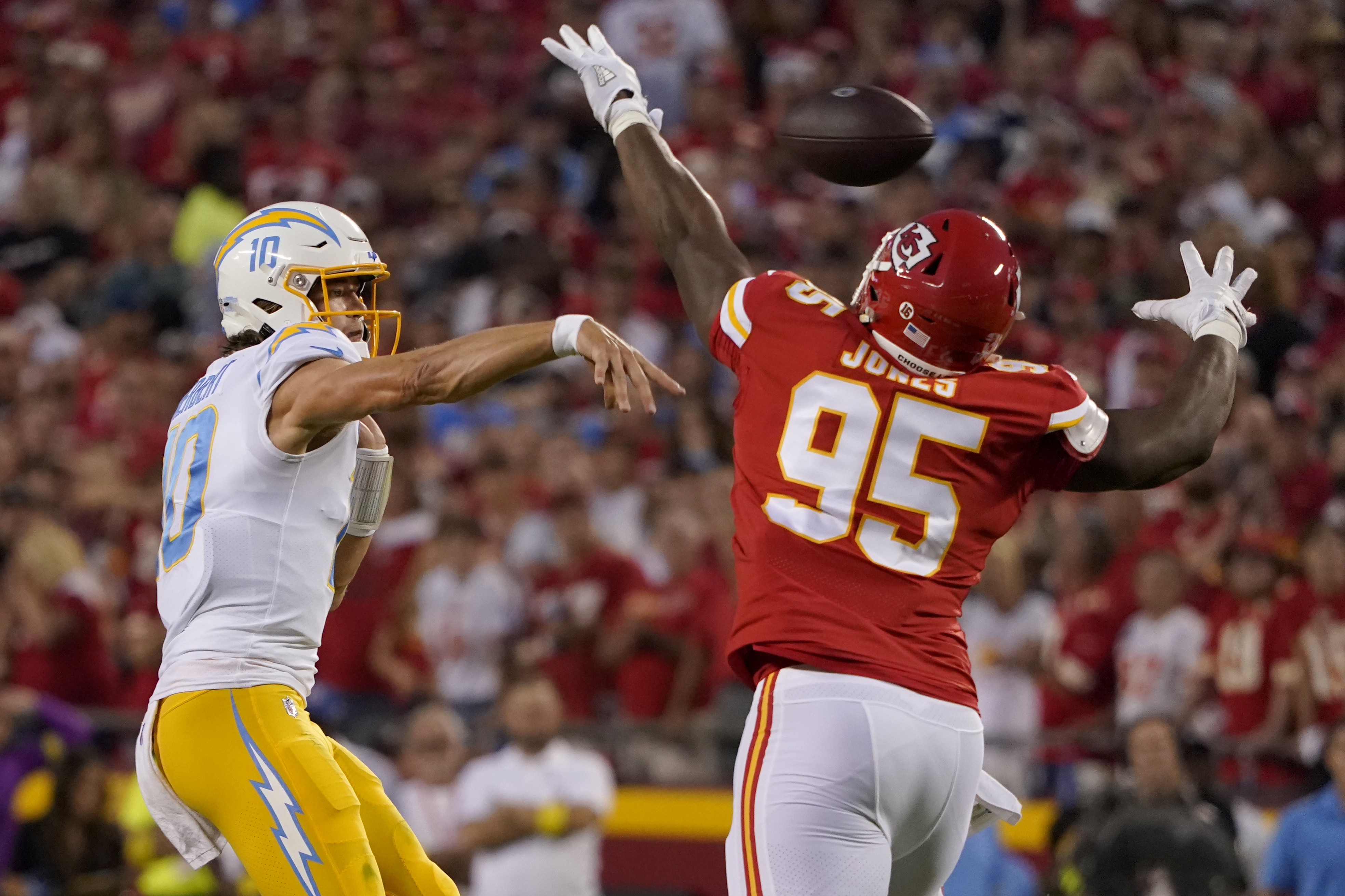 Chiefs rally past Chargers in AFC West showdown on TNF