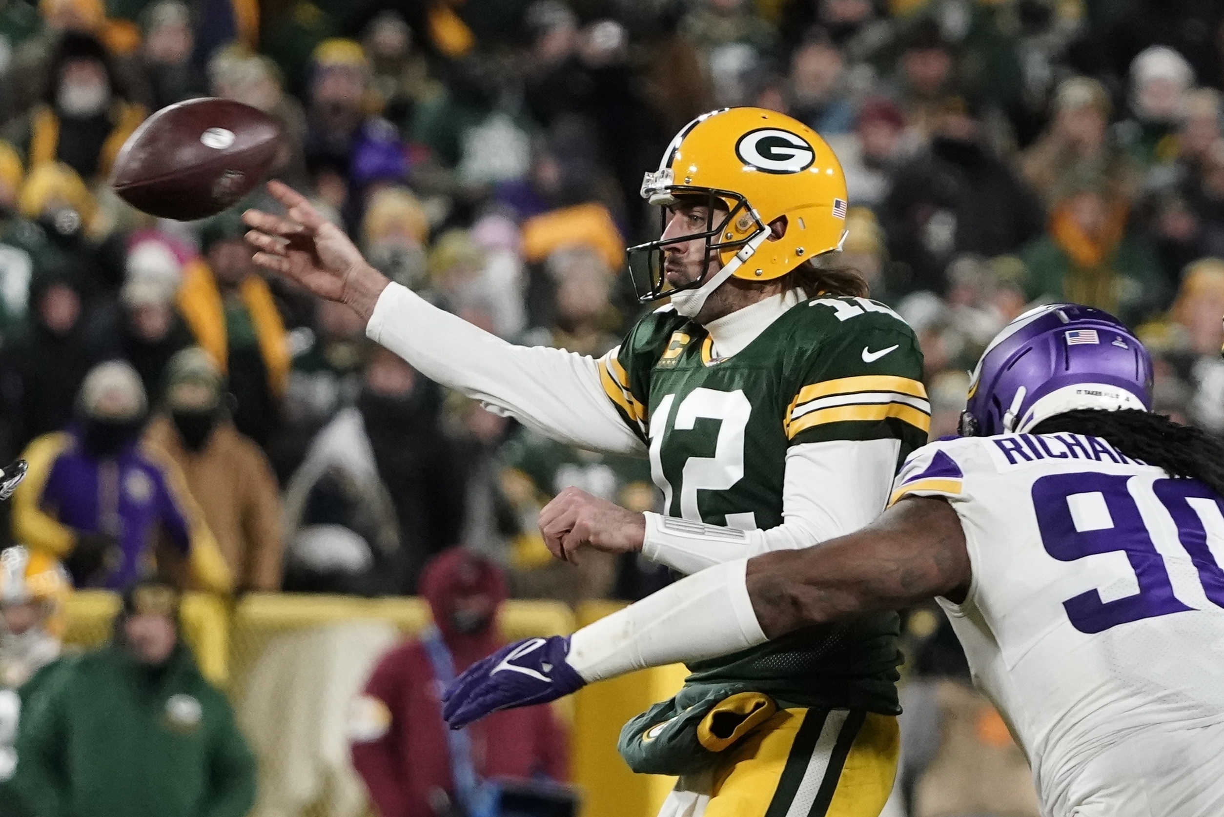 Packers vs Vikings: Green Bay crushes Minnesota 37-10 to clinch NFC's top  spot